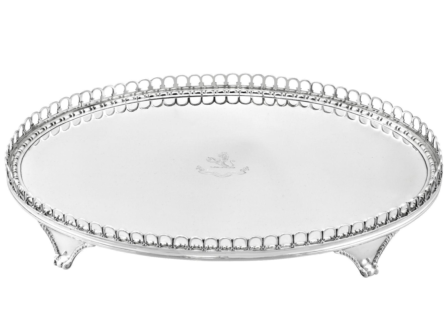 An exceptional, fine and impressive antique Edwardian English sterling silver salver - boxed; part of our dining silverware collection

This exceptional antique Edwardian sterling silver salver has a plain oval form.

The surface of this large