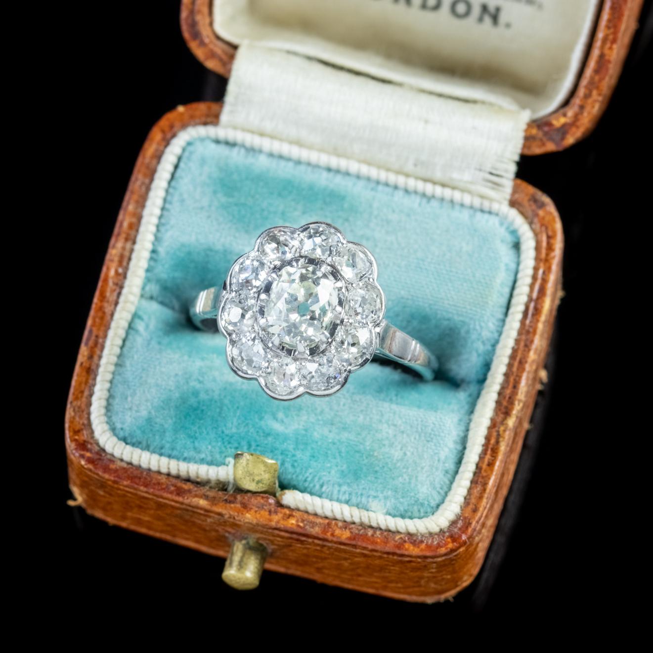 Antique Edwardian 1.90 Carat Diamond Cluster Ring 18 Carat White Gold circa 1915 For Sale 3