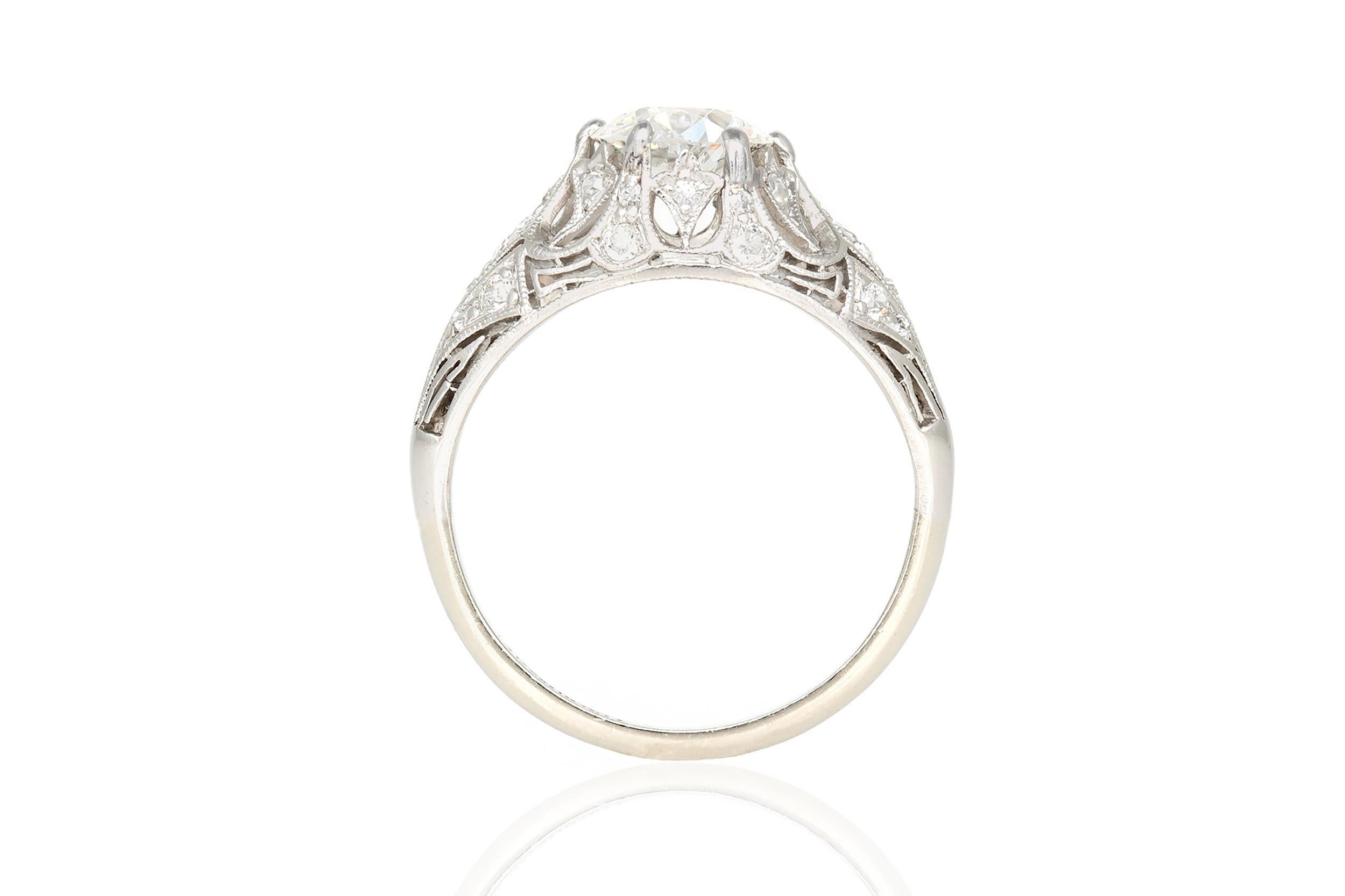 Bague de fiançailles édouardienne ancienne des années 1910 avec diamant taille européenne ancienne de 1,30 carat Bon état - En vente à New York, NY