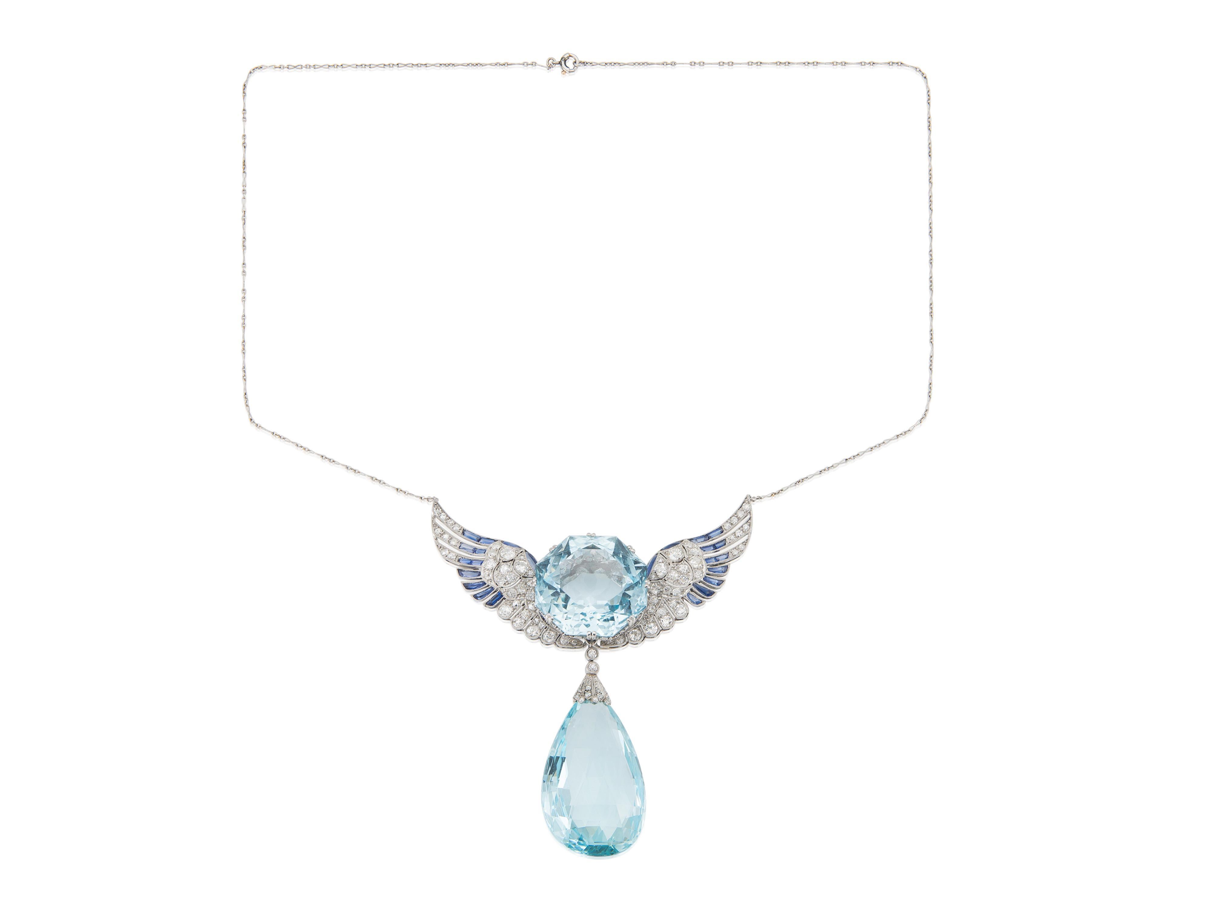 Finement réalisée en platine avec une aigue-marine de taille octogonale pesant environ 60,00 carats, une aigue-marine Briolette pesant environ 80,00 carats, des diamants de taille Old European, Old Mine et Single cut pesant environ 4,90 carats au