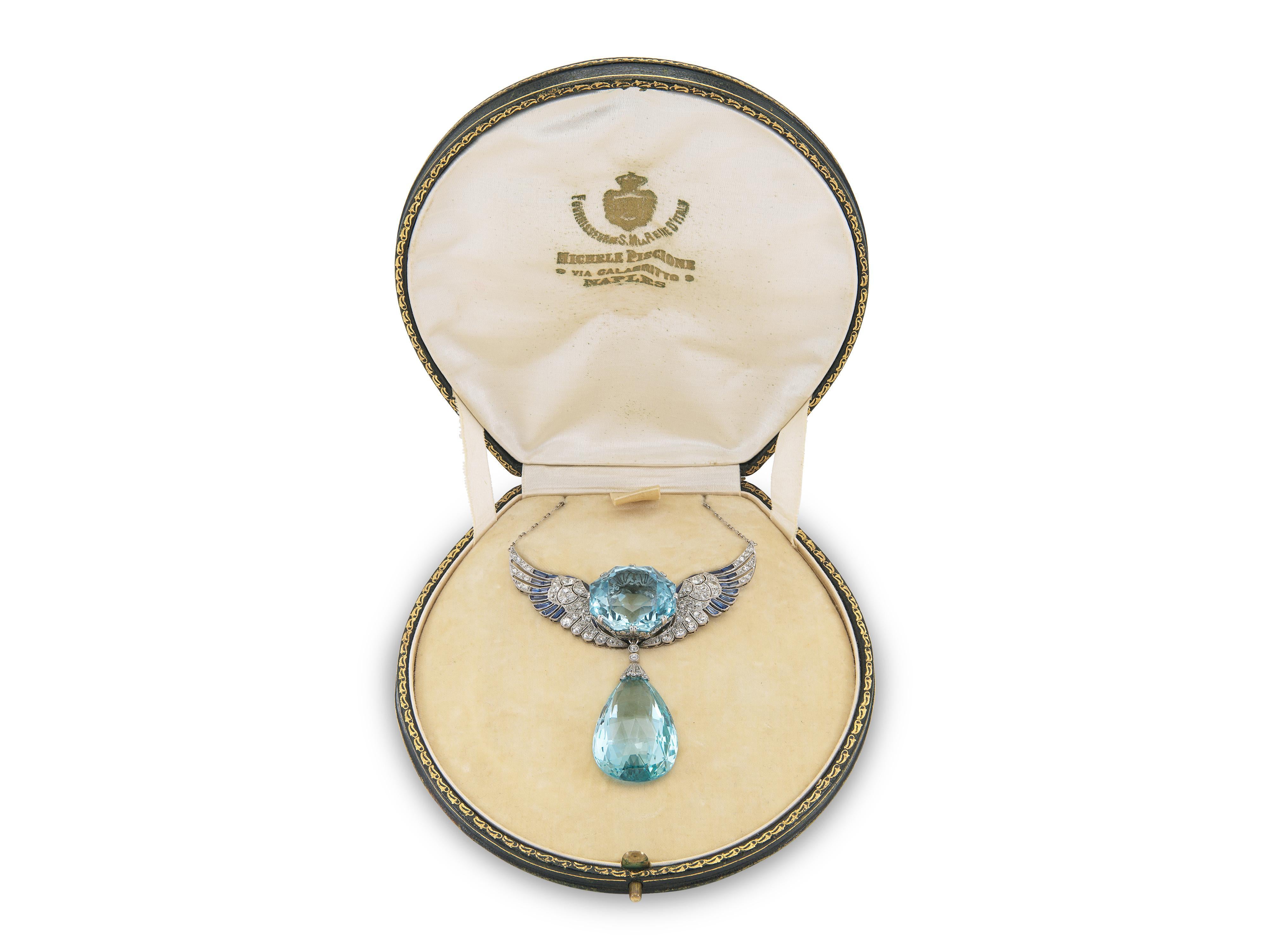 Taille octogone Collier pendentif édouardien ancien des années 1910 avec ailes d'aigue-marine de 140,00 carats en vente