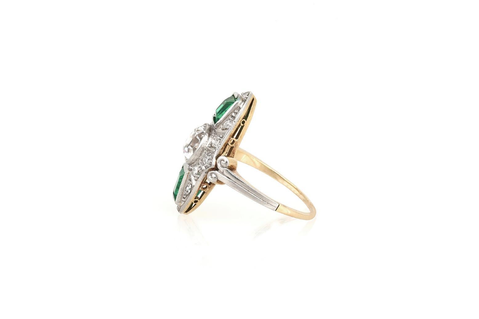 Édouardien Ancienne bague de table édouardienne des années 1910 avec 1,50 carat de diamant et 1,00 carat d'émeraude en vente