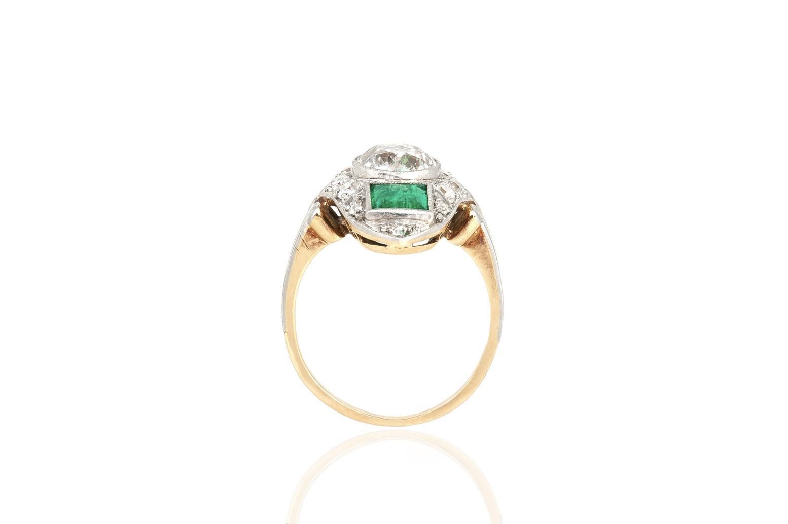 Taille vieille Europe Ancienne bague de table édouardienne des années 1910 avec 1,50 carat de diamant et 1,00 carat d'émeraude en vente