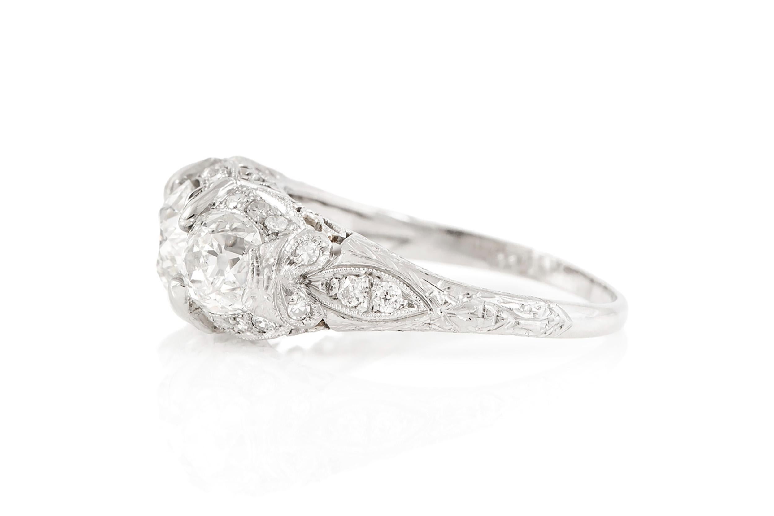 Antiker Edwardianischer 1910er Jahre 2,09 Karat Drei Stein Diamantring (Alteuropäischer Schliff) im Angebot