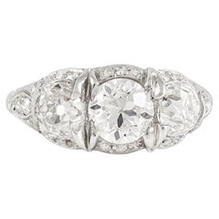 Antiker Edwardianischer 1910er Jahre 2,09 Karat Drei Stein Diamantring