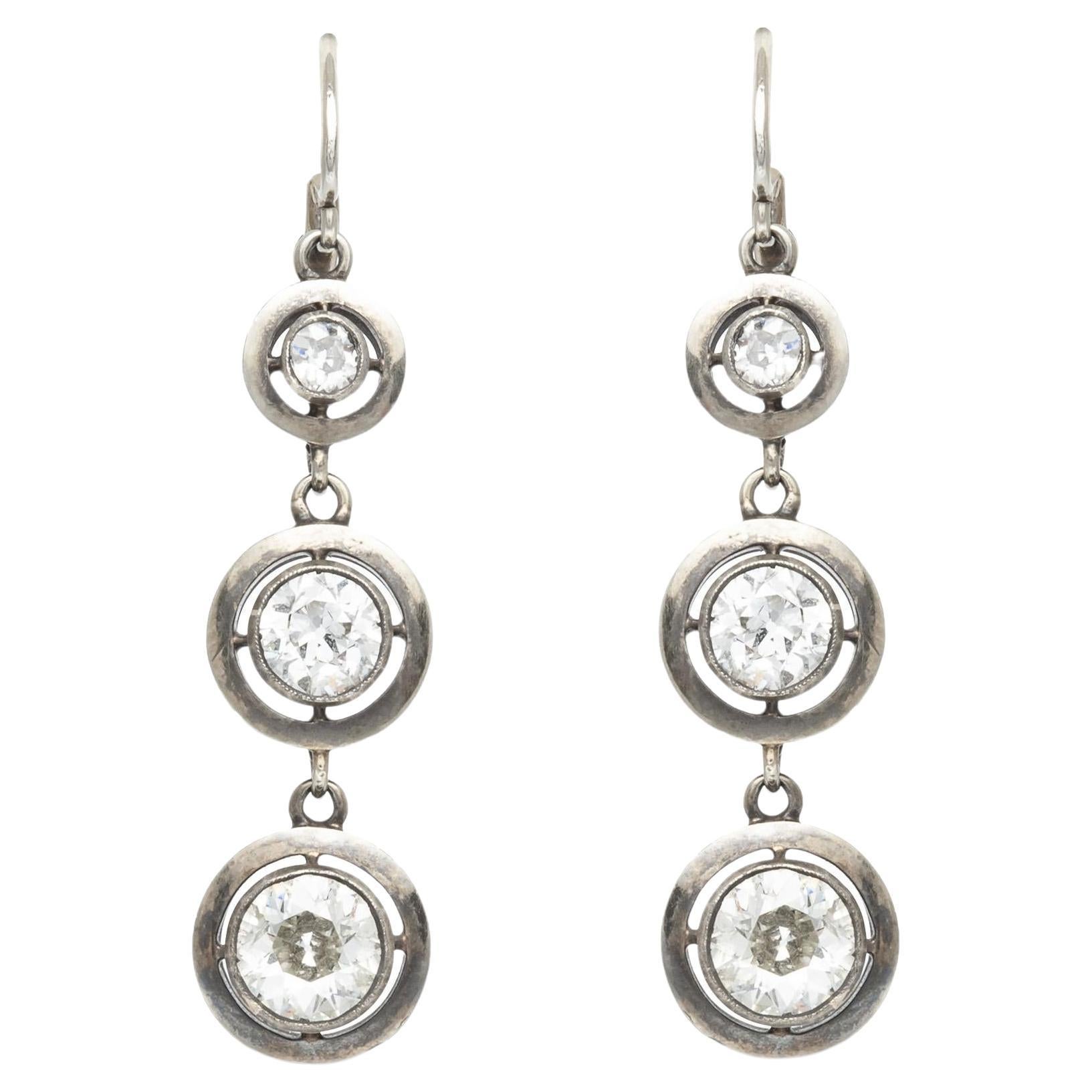Boucles d'oreilles pendantes anciennes Edwardian 1910s 3.00 Carat Old European Cut Diamond Dangle Earrings en vente