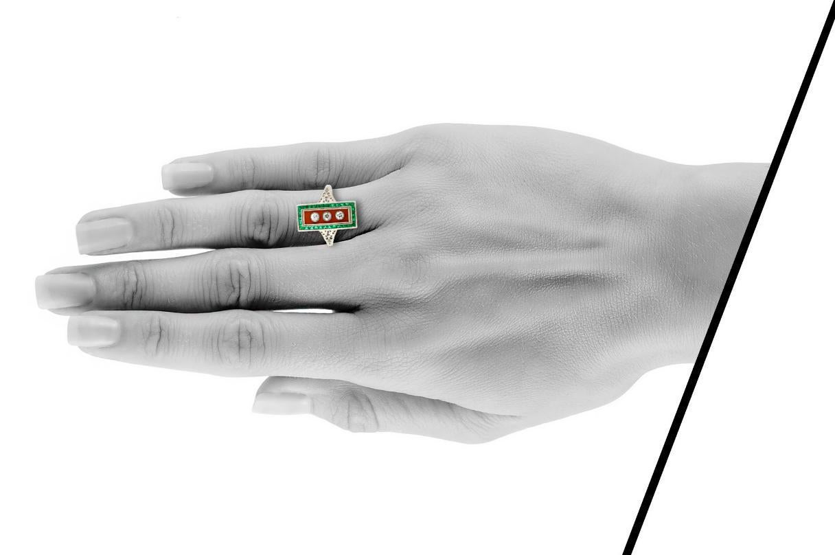 Women's Antique Edwardian 1910s Carnelian and Emerald Dinner Ring with Diamonds For Sale