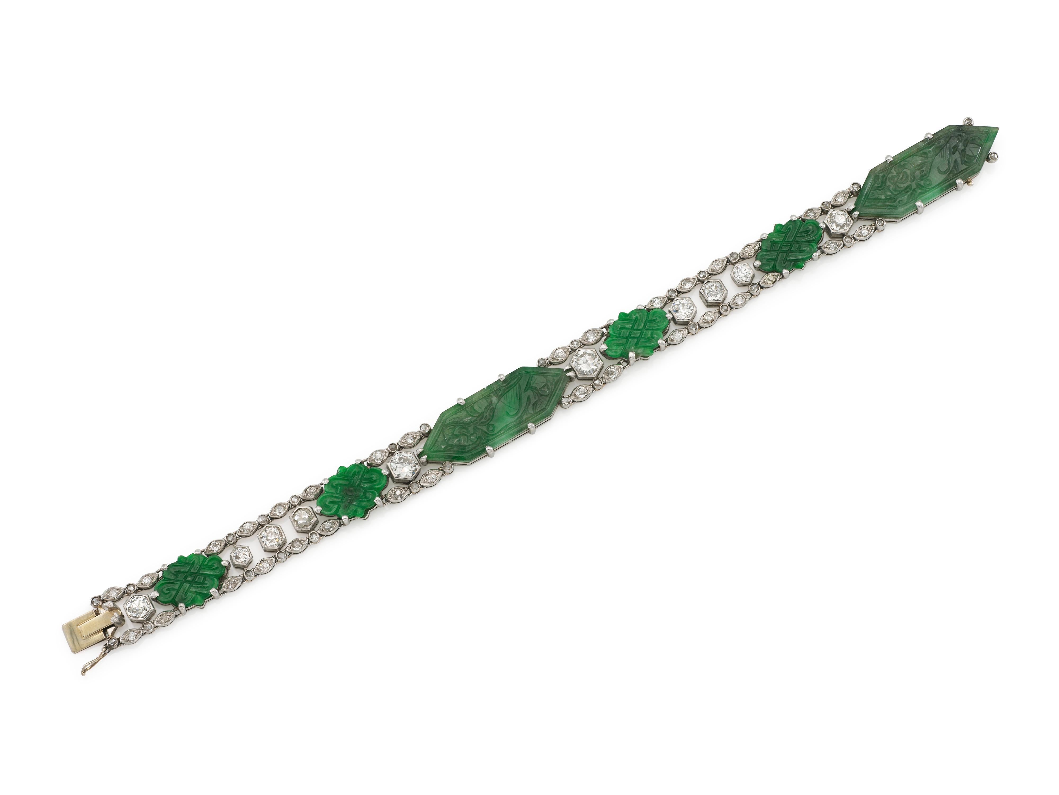Fein gearbeitet aus Platin mit GIA-zertifizierter Jade und Diamanten im alten europäischen Schliff mit einem Gesamtgewicht von etwa 6,50 Karat.
CIRCA 1910er Jahre
Größe 7 1/2 Zoll