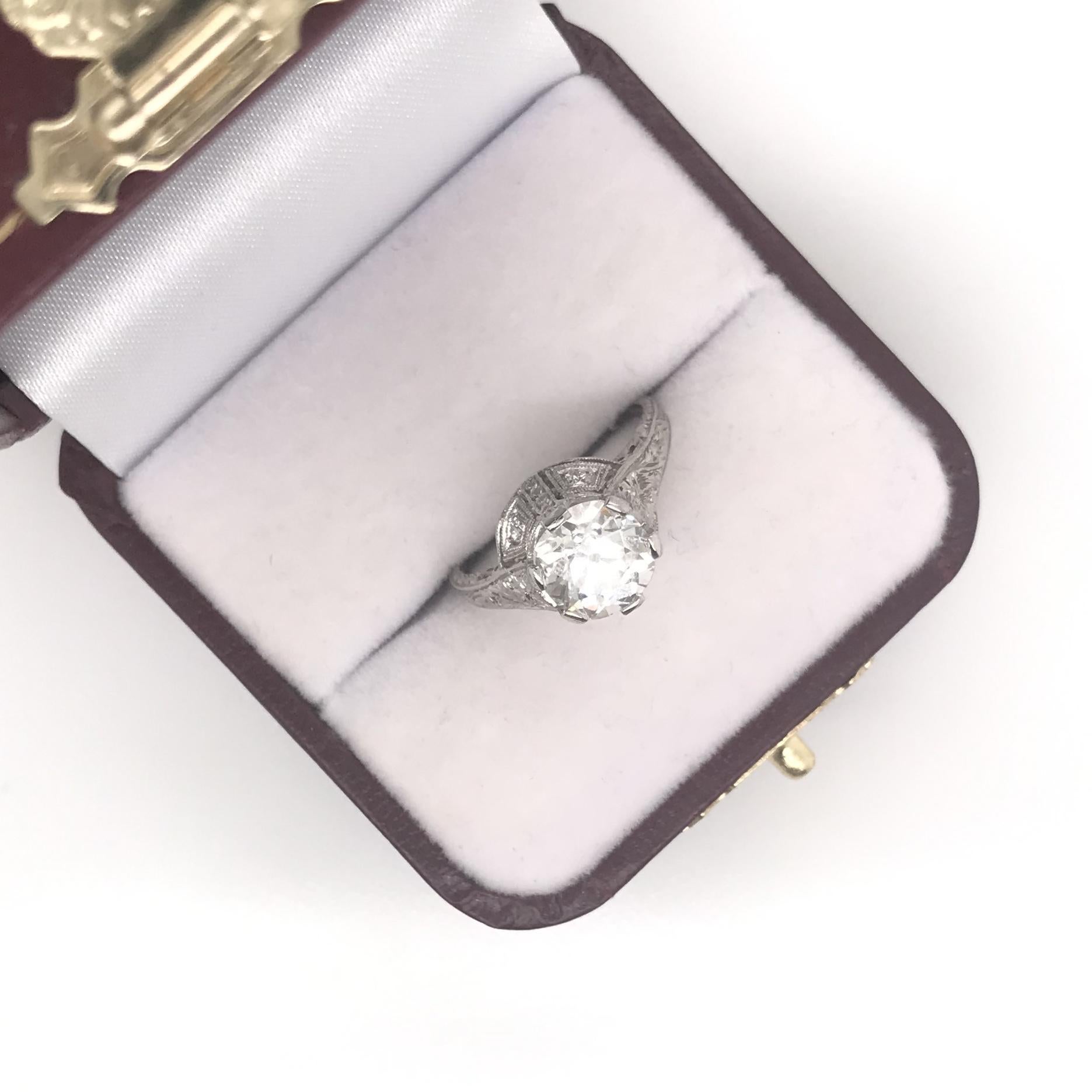Bague édouardienne ancienne avec diamant taille vieille mine de 2.07 carat en vente 2