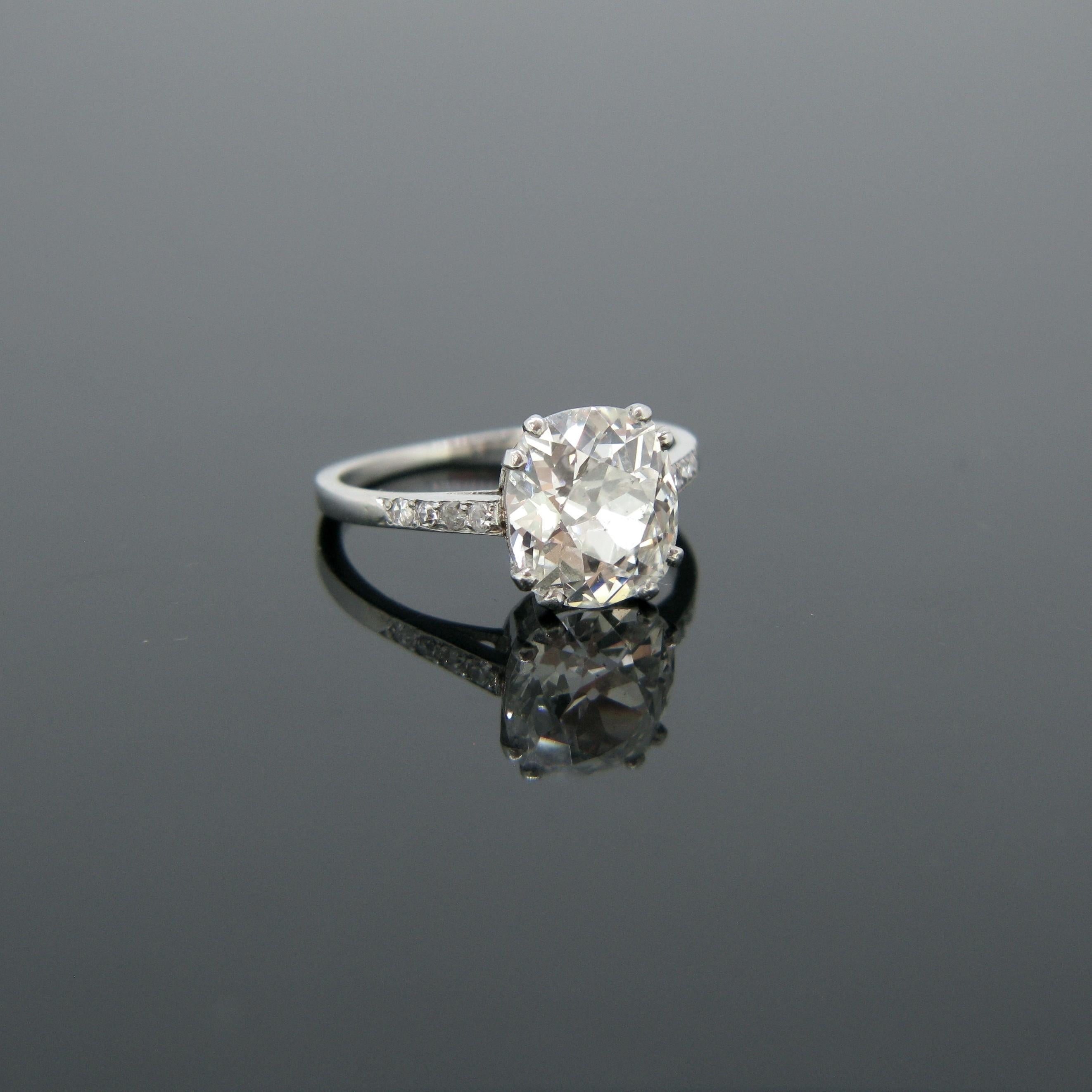 Antique Edwardian 2.97 Carat Cushion Diamond Solitaire Platinum Ring In Good Condition In London, GB