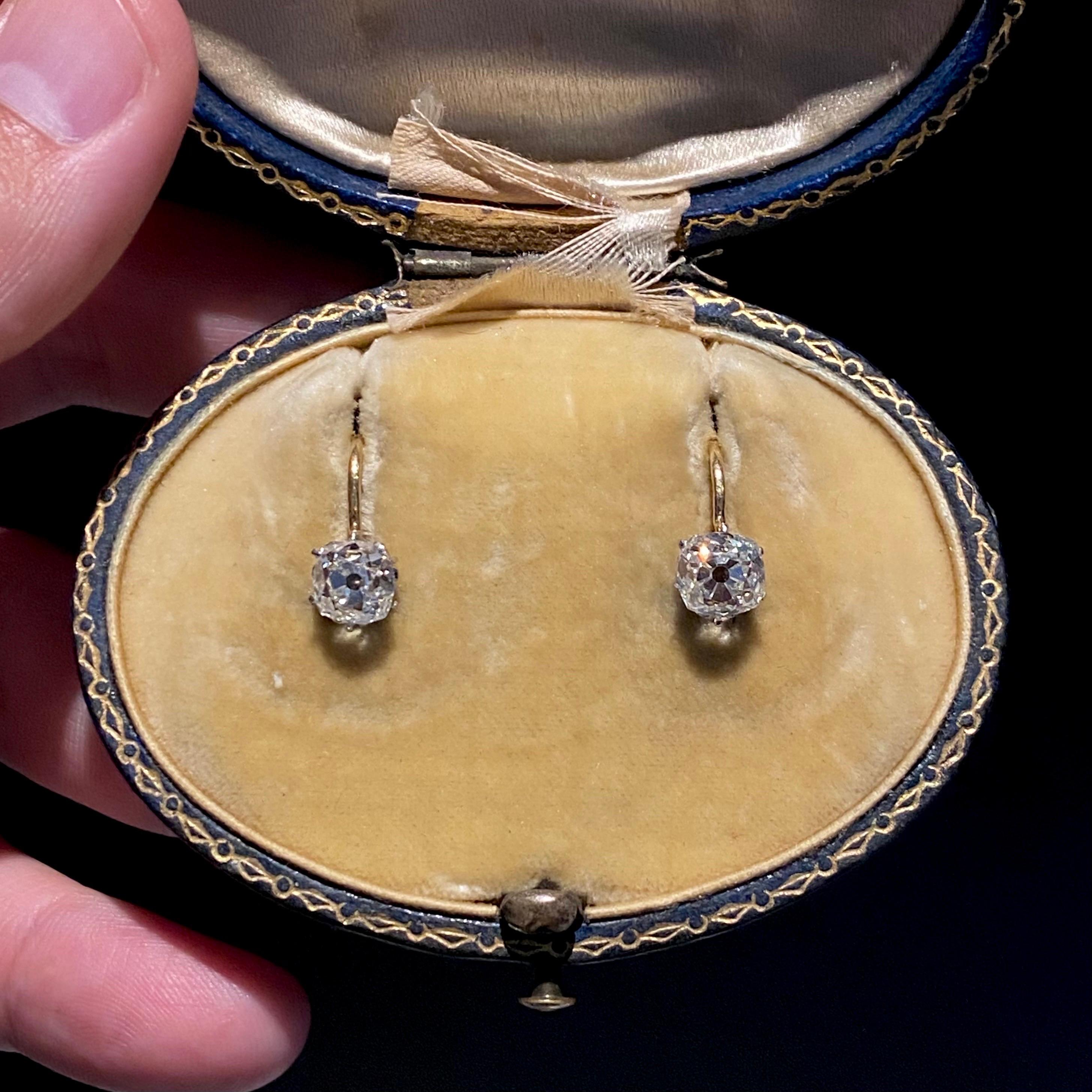 Antike edwardianische Gelbgold-Ohrringe mit 3.4 Karat Diamanten im alten Minenschliff Portugiesischgehäuse für Damen oder Herren