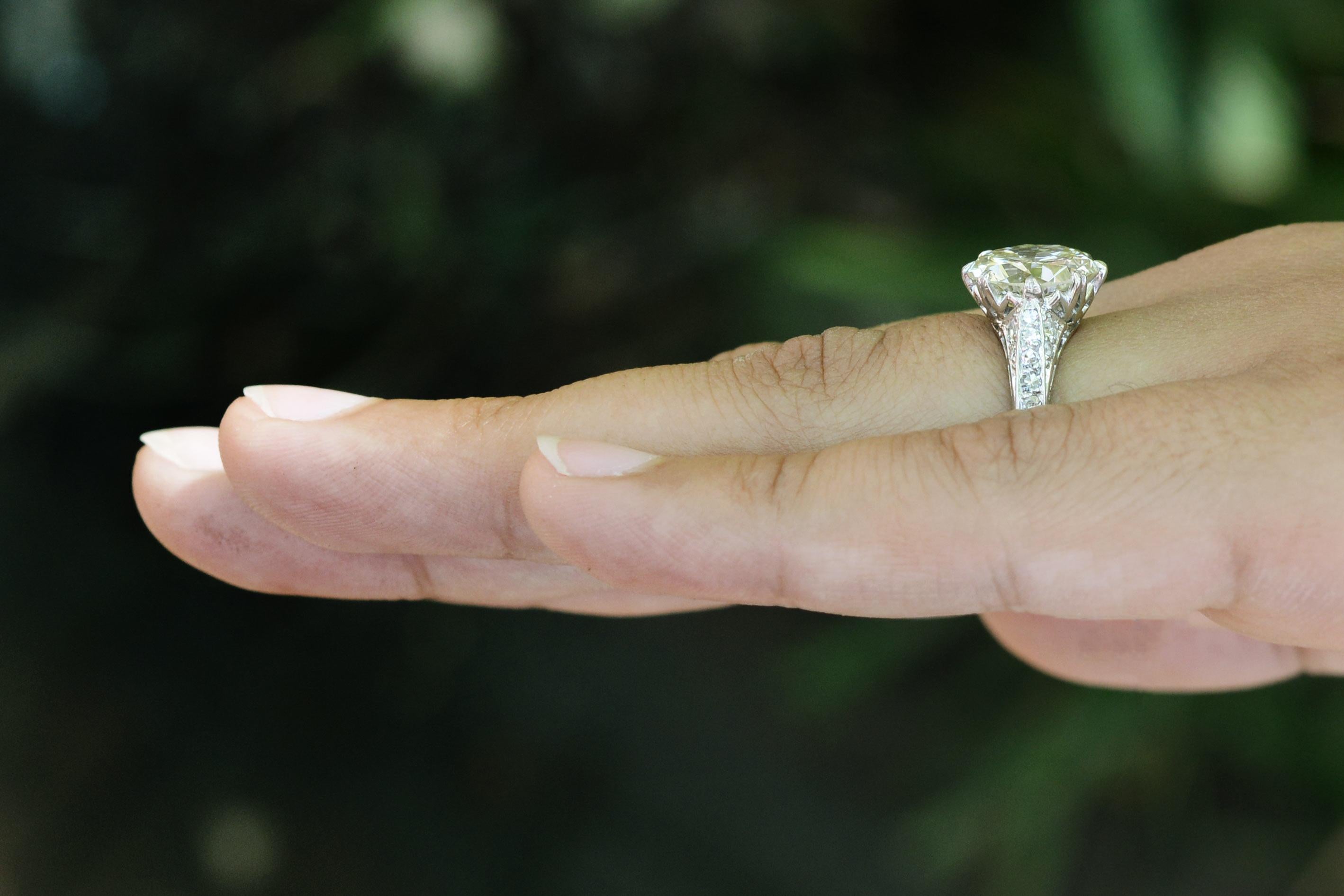 Antiker edwardianischer 4 Karat Solitär-Diamant-Verlobungsring mit alteuropäischem Schliff (Edwardian)