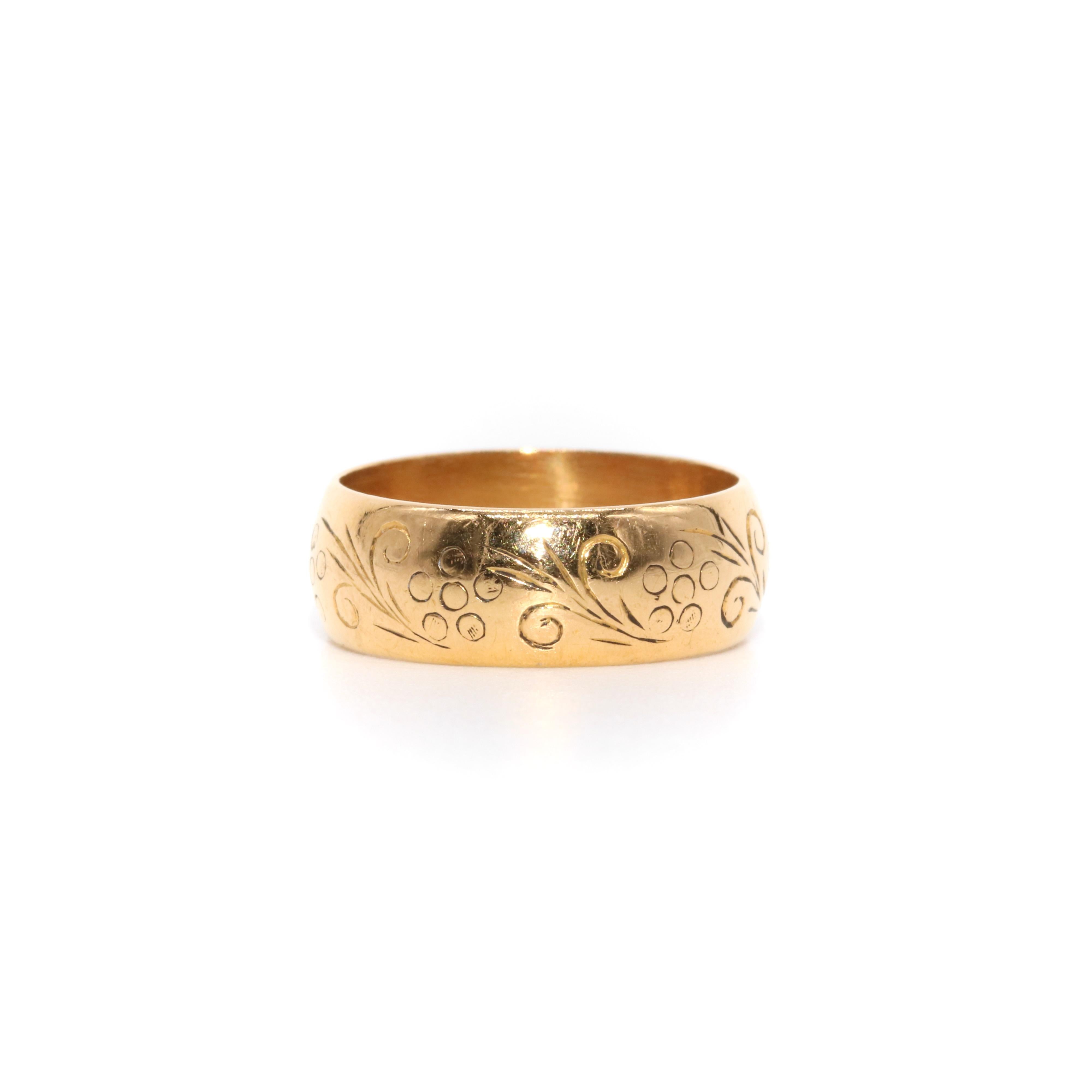 Women's or Men's Antique Edwardian 4.3g 22K Yellow Gold Engraved Floral Wide Band Ring
