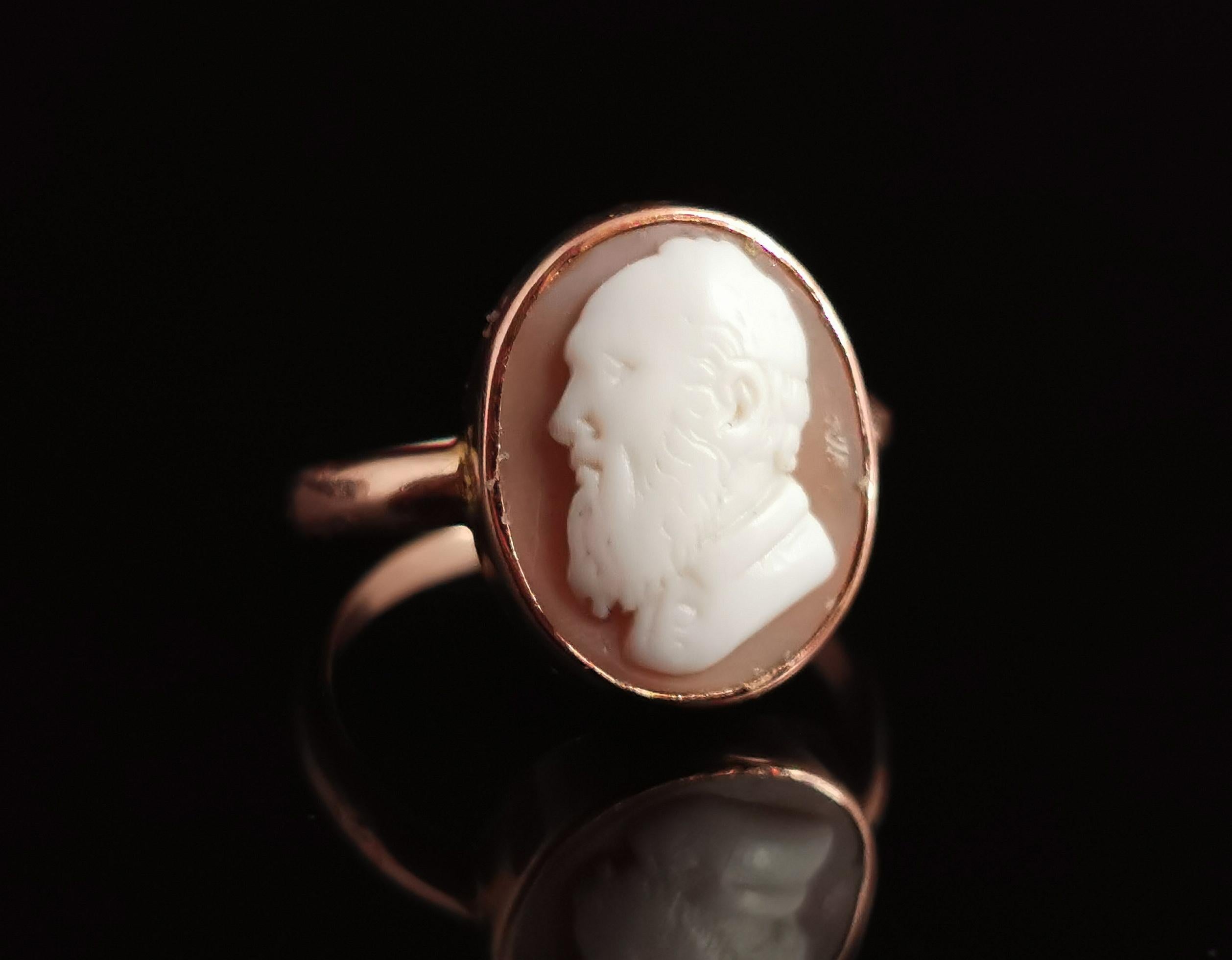 Antique Edwardian 9 Karat Gold Cameo Ring, Gentleman Portrait For Sale 4
