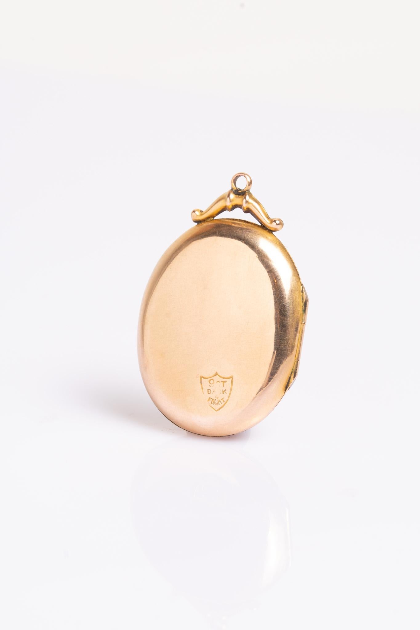 Antique Edwardian 9ct Gold Back & Front Paste Locket In Good Condition For Sale In Portland, England