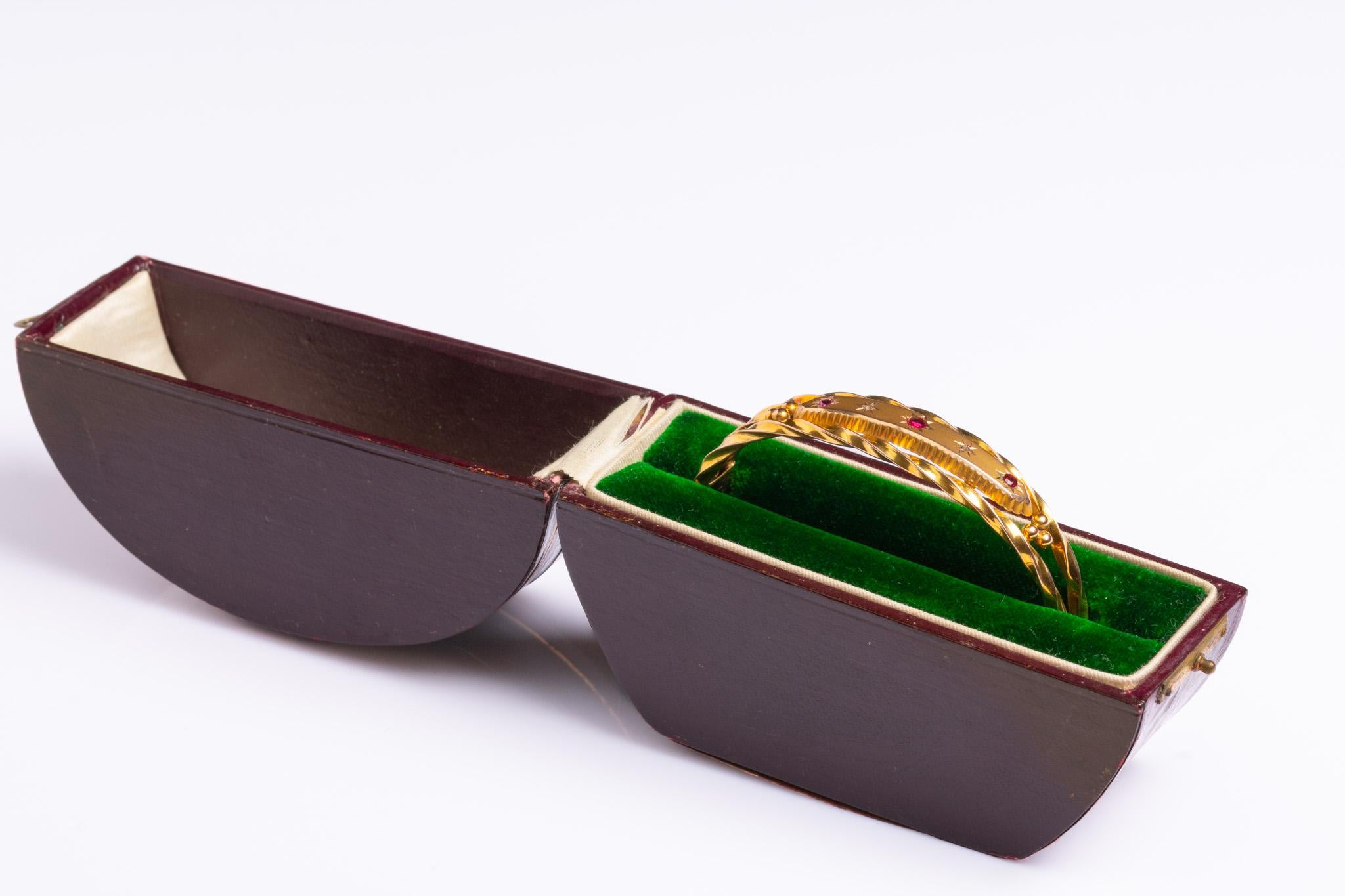Antiker edwardianischer Starburst-Armreif aus 9 Karat Gold mit Diamanten und Rubinen im Angebot 8