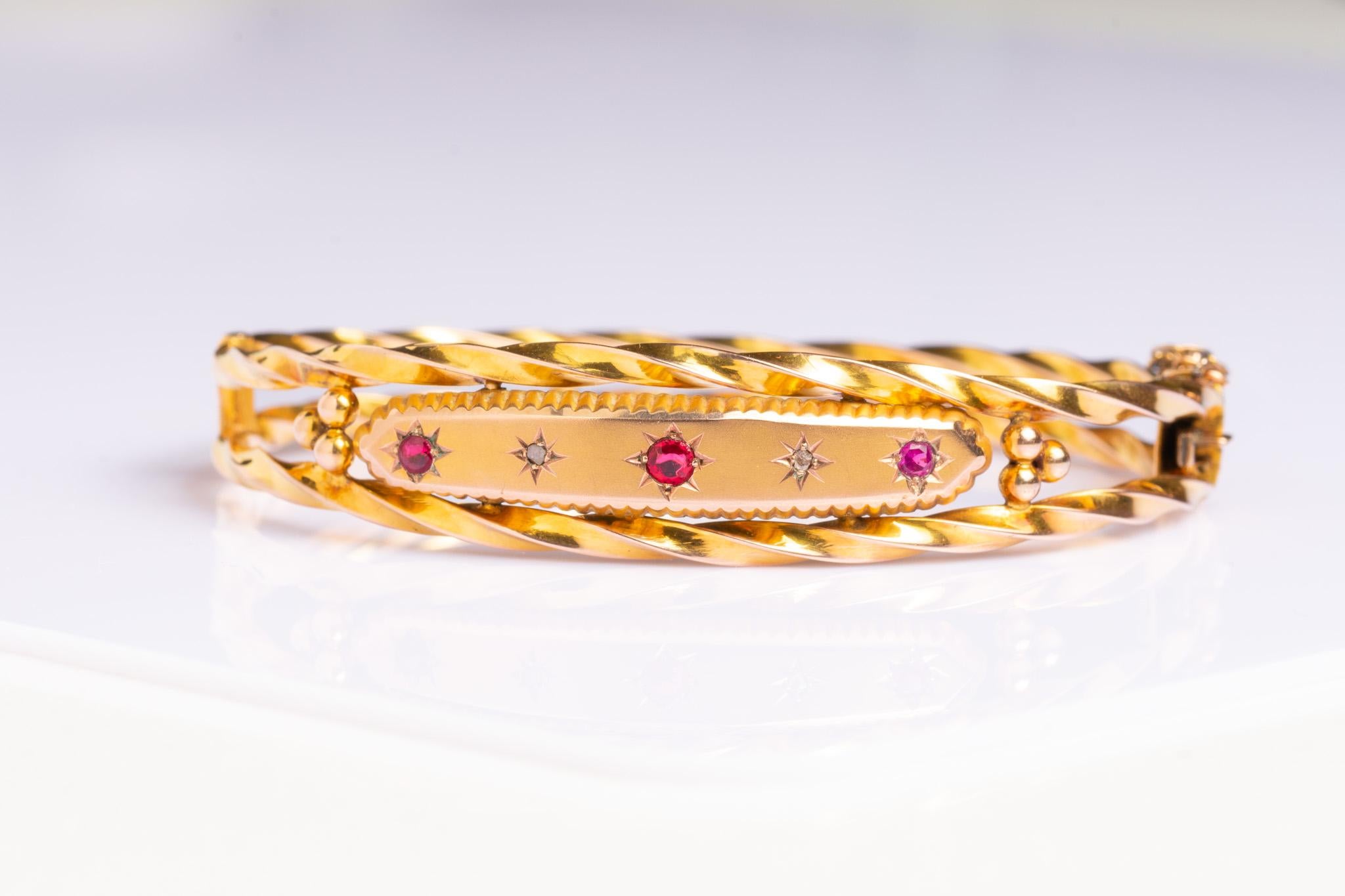 Antiker edwardianischer Starburst-Armreif aus 9 Karat Gold mit Diamanten und Rubinen im Zustand „Gut“ im Angebot in Portland, England