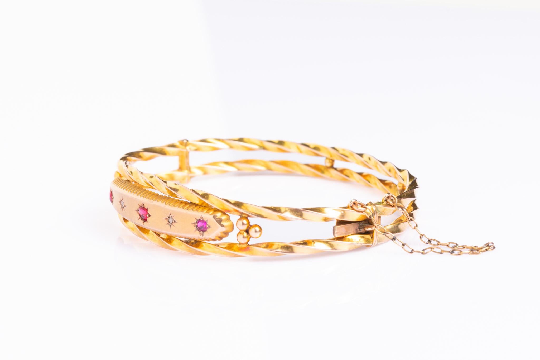 Antiker edwardianischer Starburst-Armreif aus 9 Karat Gold mit Diamanten und Rubinen Damen im Angebot