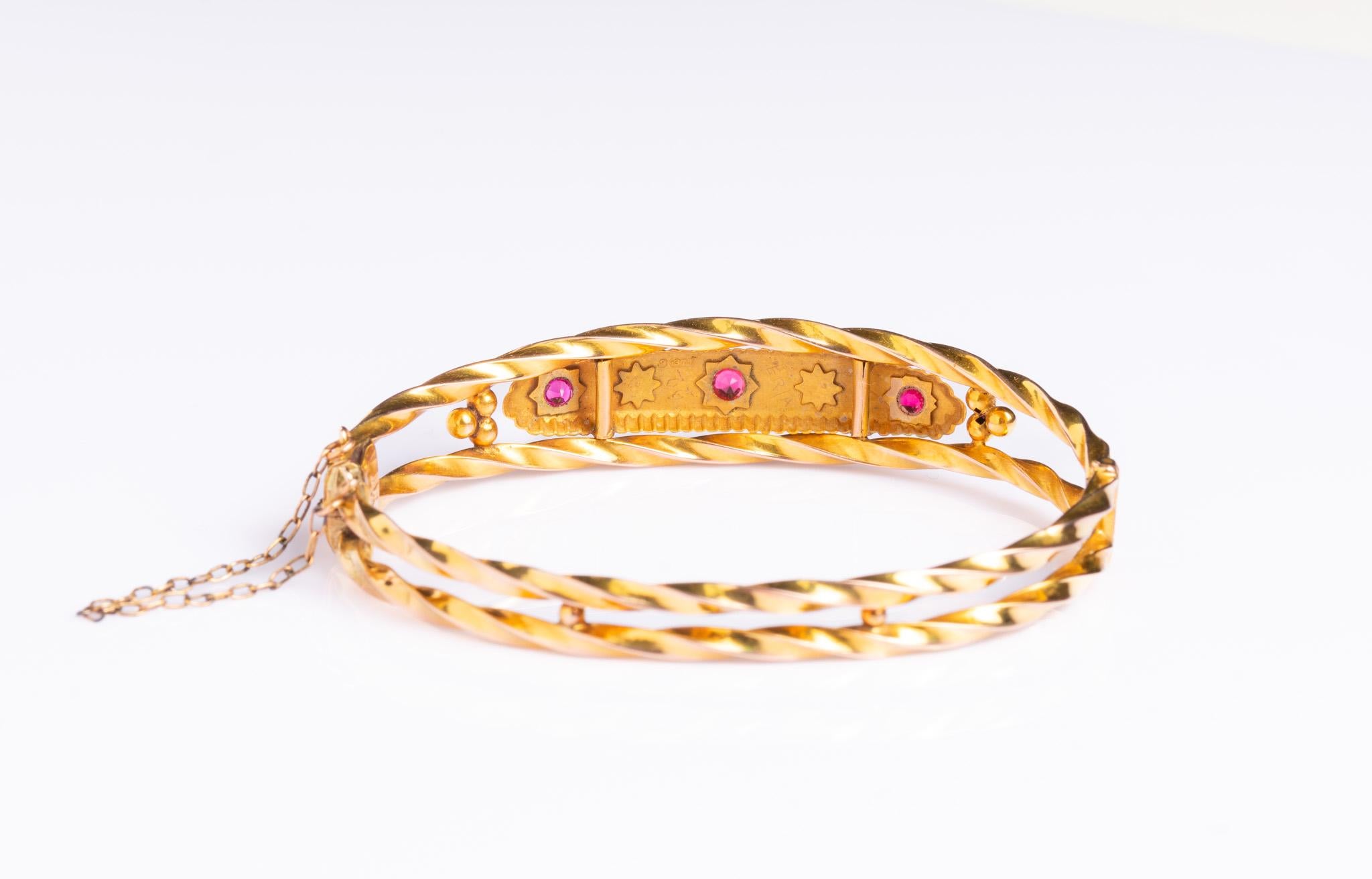 Antiker edwardianischer Starburst-Armreif aus 9 Karat Gold mit Diamanten und Rubinen im Angebot 1