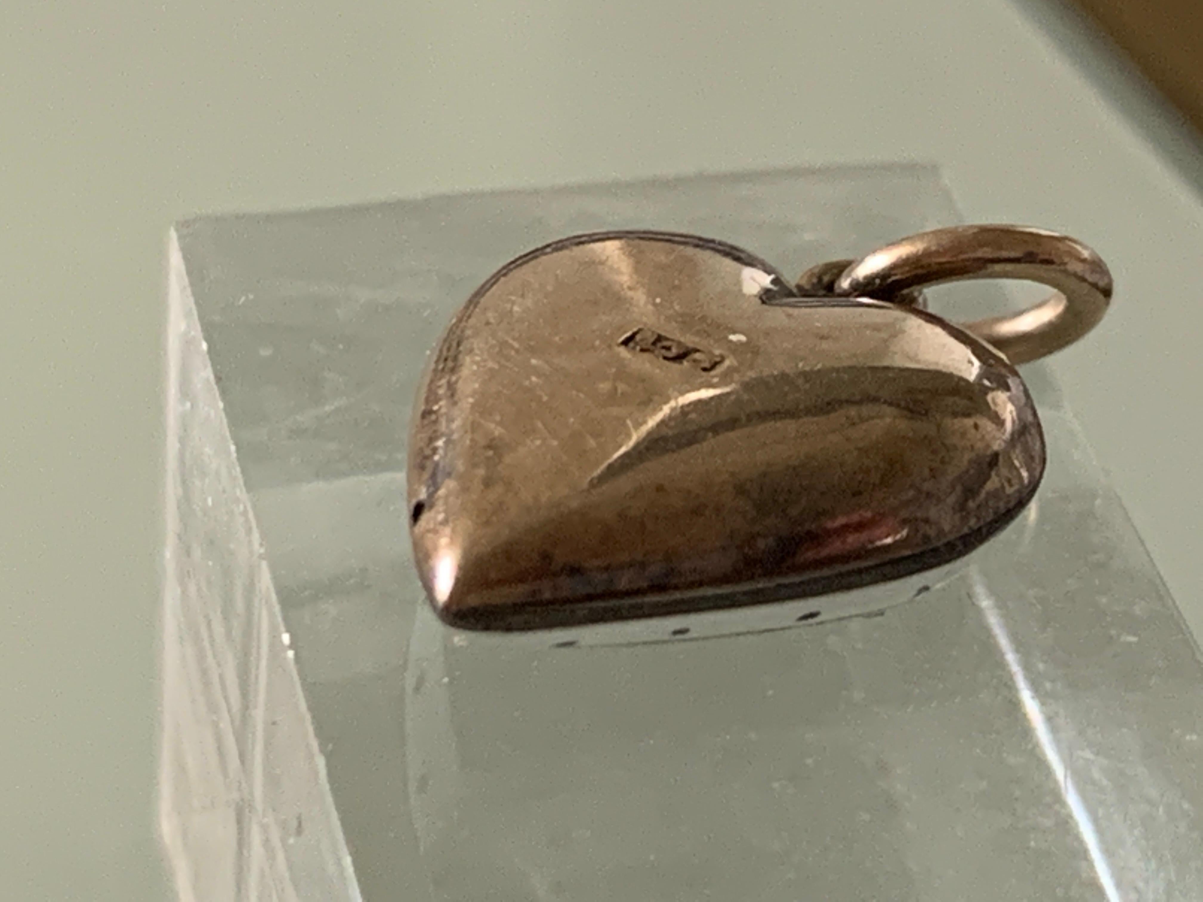 Antique Edwardian 9ct Gold Enameled Heart pendant  For Sale 5