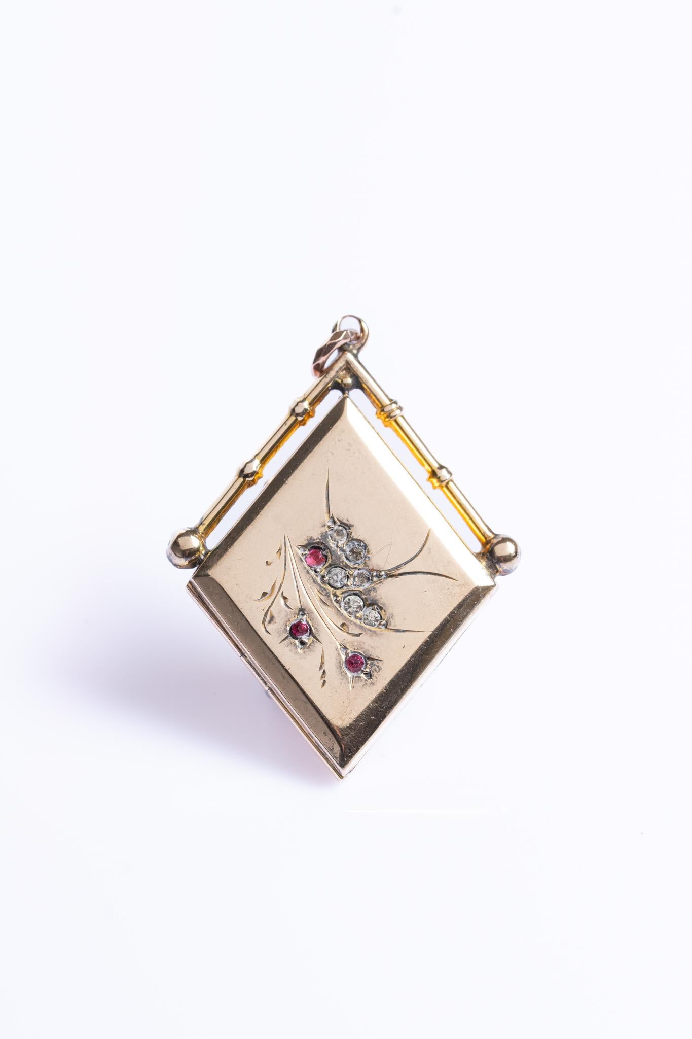 Édouardien Médaillon ancien en or 9ct, avec hirondelle au recto et au verso en vente