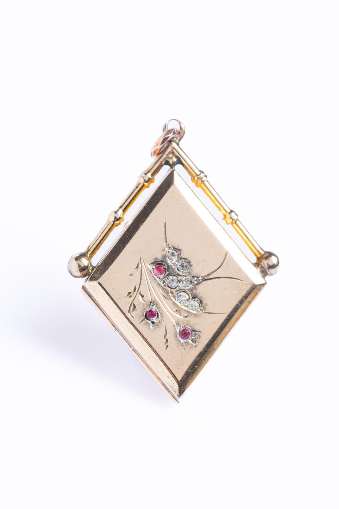 Médaillon ancien en or 9ct, avec hirondelle au recto et au verso Unisexe en vente