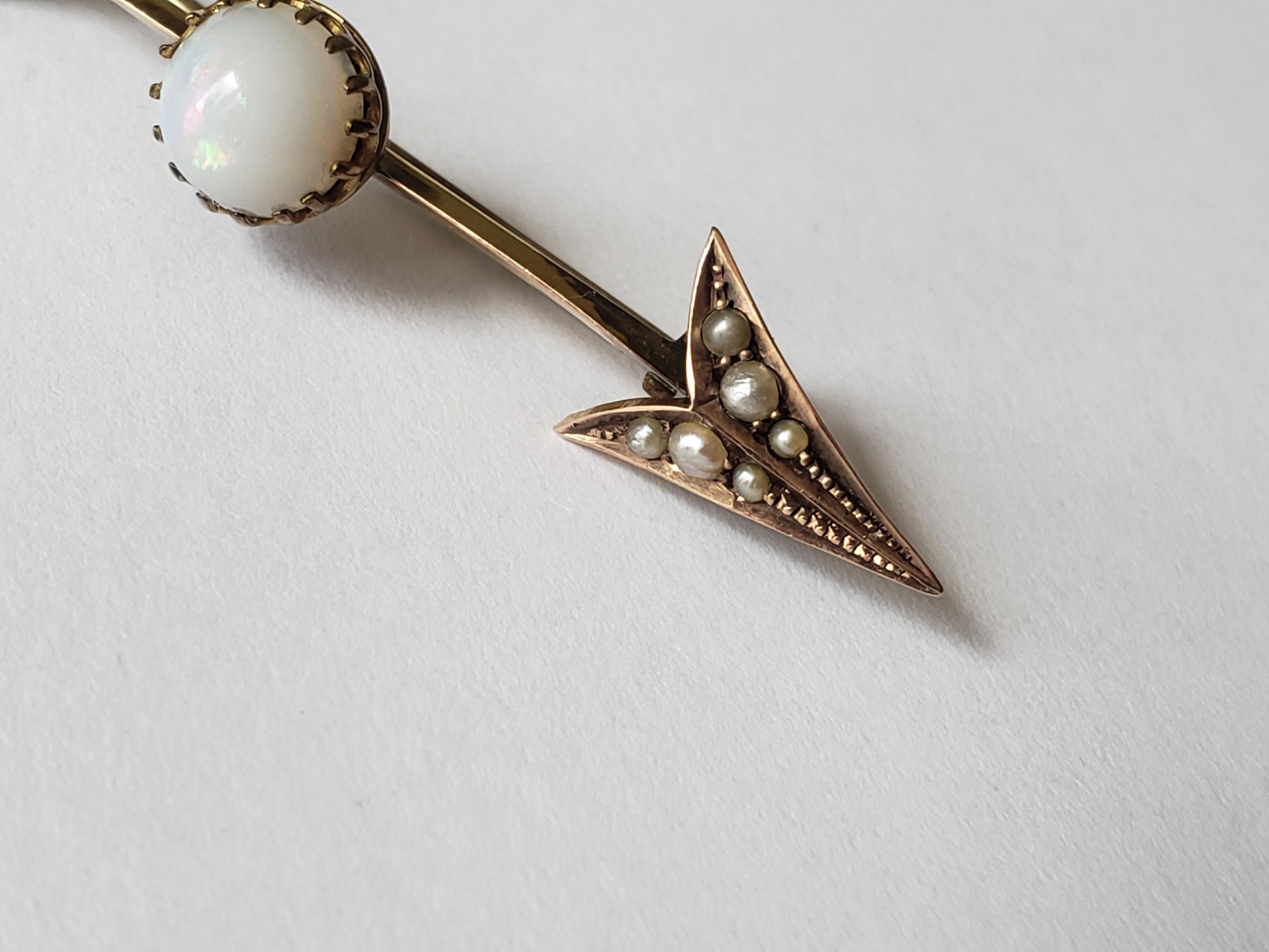 Antique Edwardian 9CT Gold Opal Pearl Arrow brooch In Good Condition In Boston, Lincolnshire