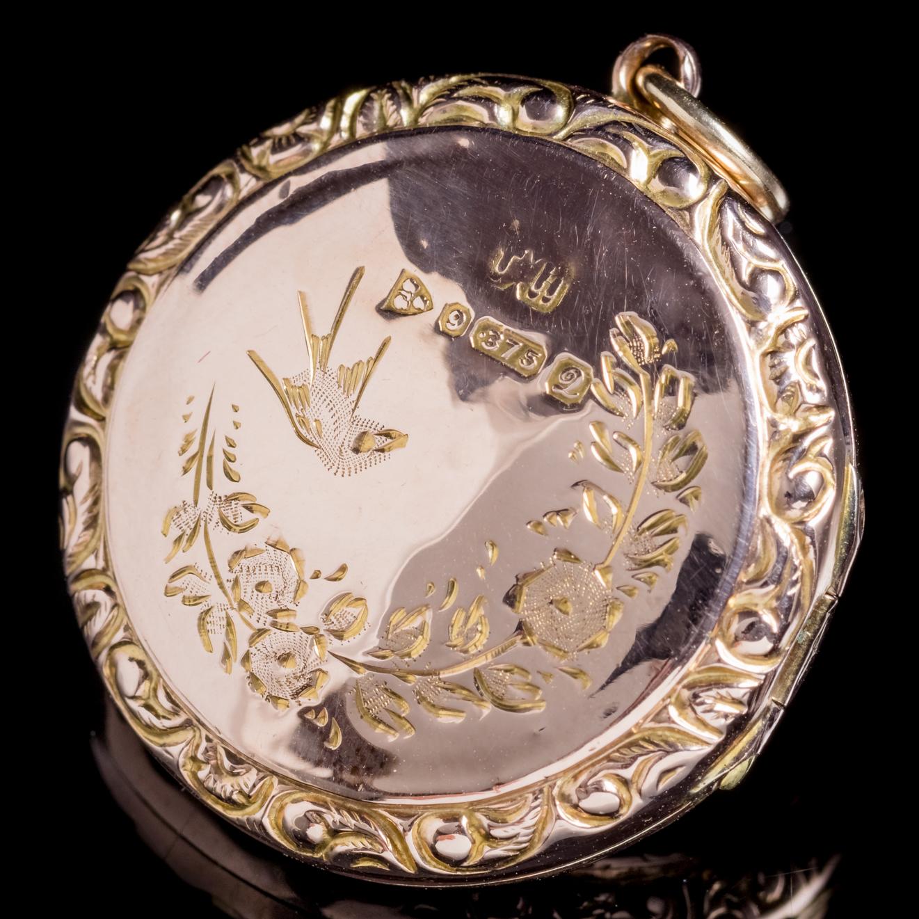 Antique Edwardian 9 Carat Gold Swallow Locket Dated Chester 1916 In Good Condition In Lancaster, Lancashire