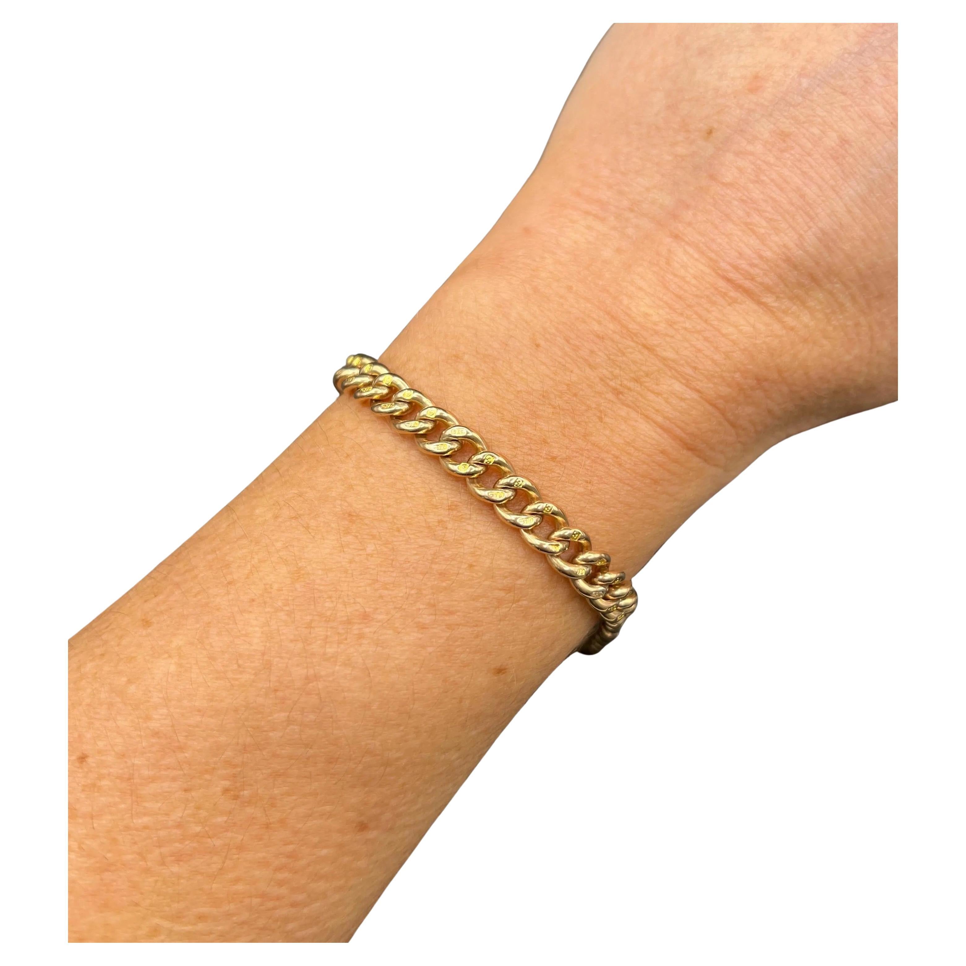 What is a statement bracelet?