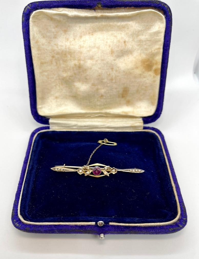 Antique Edwardian 9ct YG Ruby Seed Pearl Bar Brooch.  Hallmarked AB Circa 1910 For Sale 5