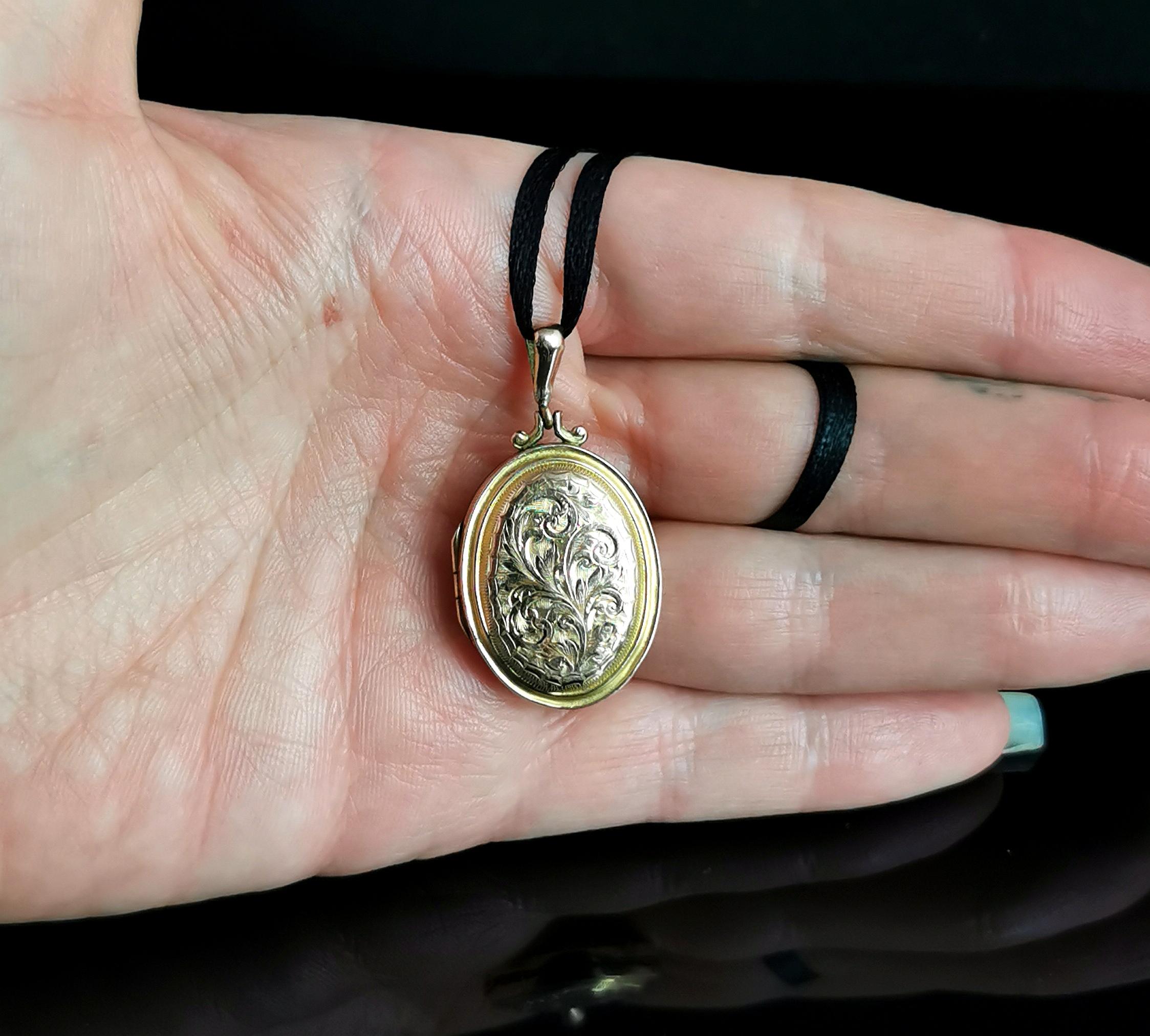  Médaillon édouardien ancien en or 9 carats à l'avant et à l'arrière, en forme de cœur, gravé Pour femmes 