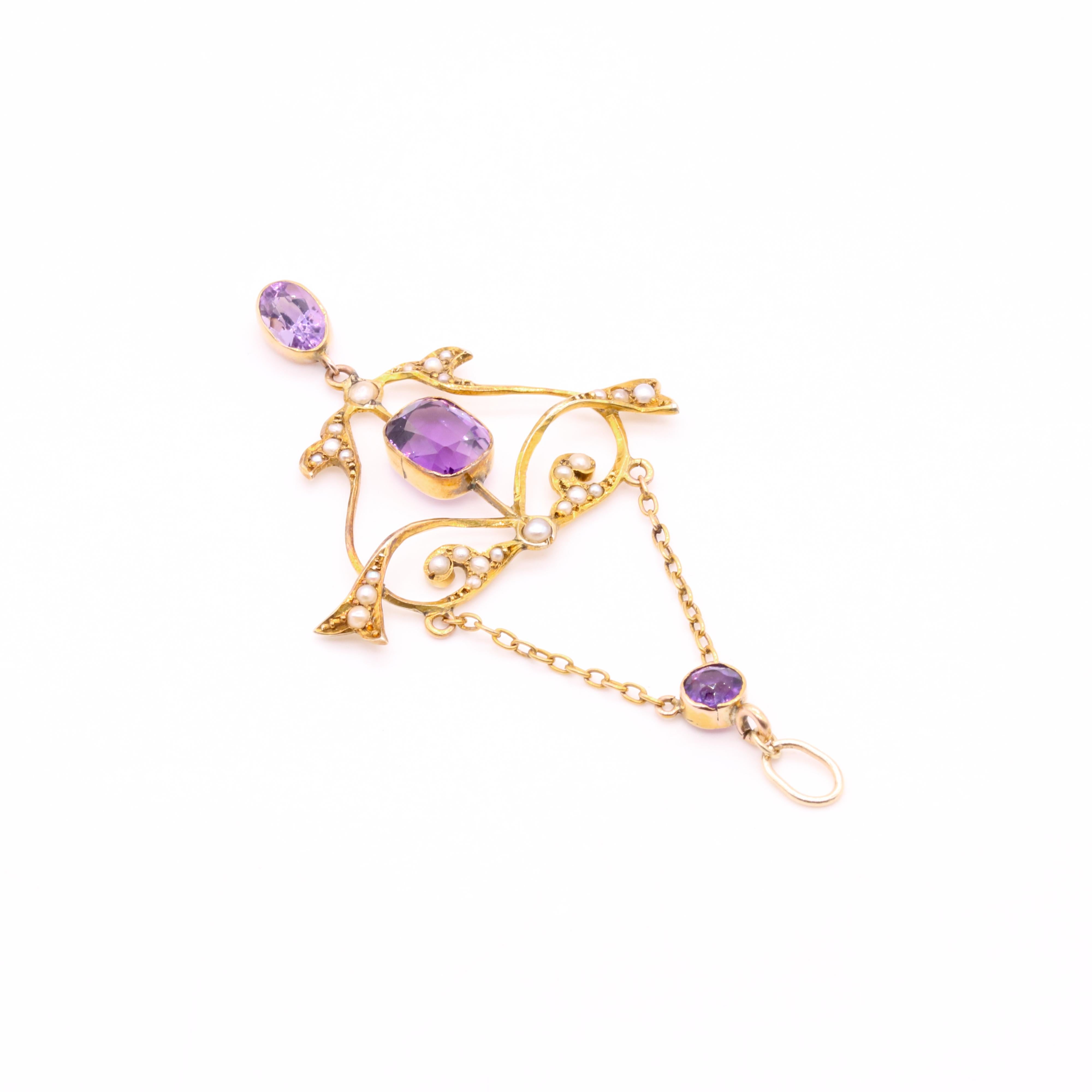 Pendentif édouardien ancien en or jaune 9 carats, améthyste et perle Unisexe en vente