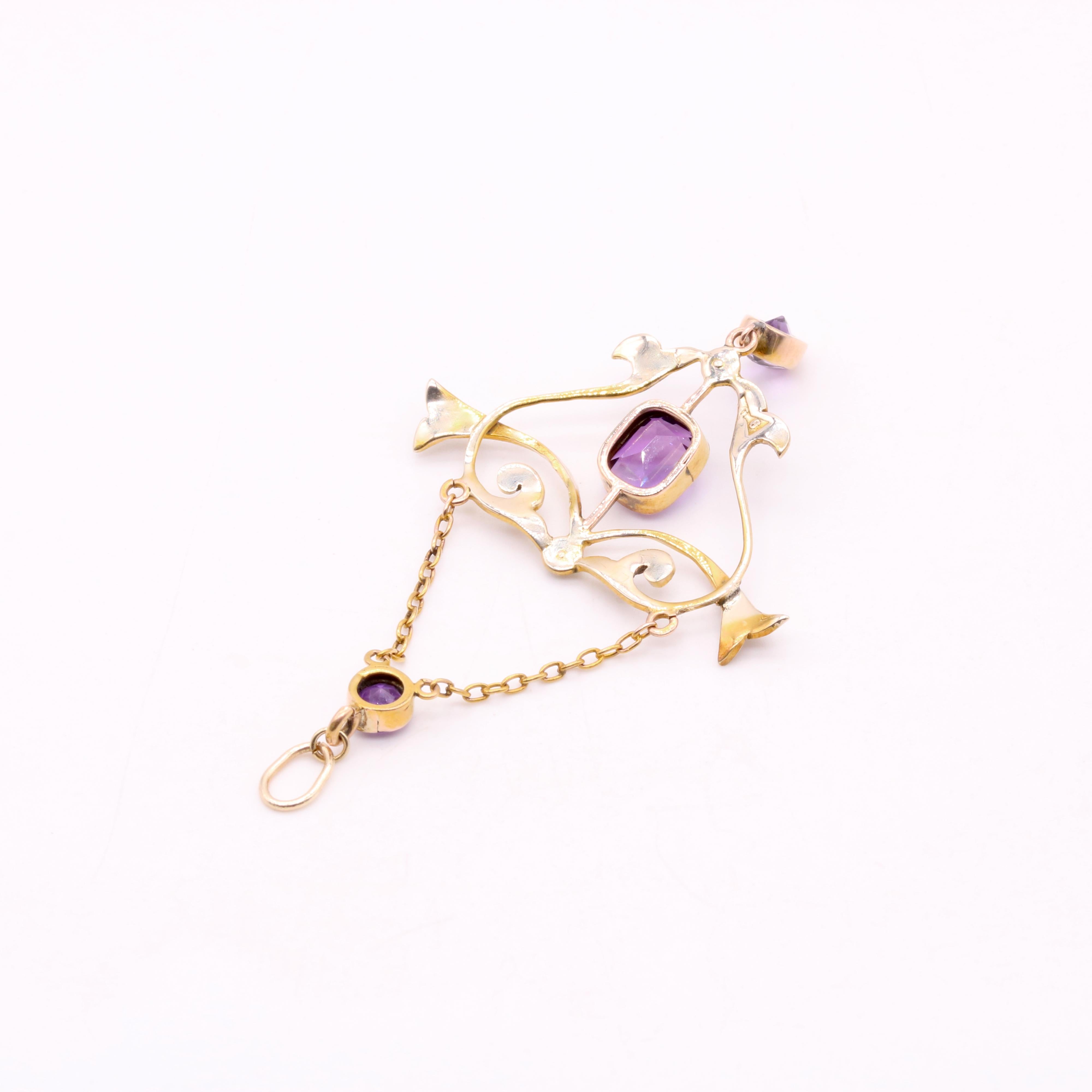 Pendentif édouardien ancien en or jaune 9 carats, améthyste et perle en vente 1