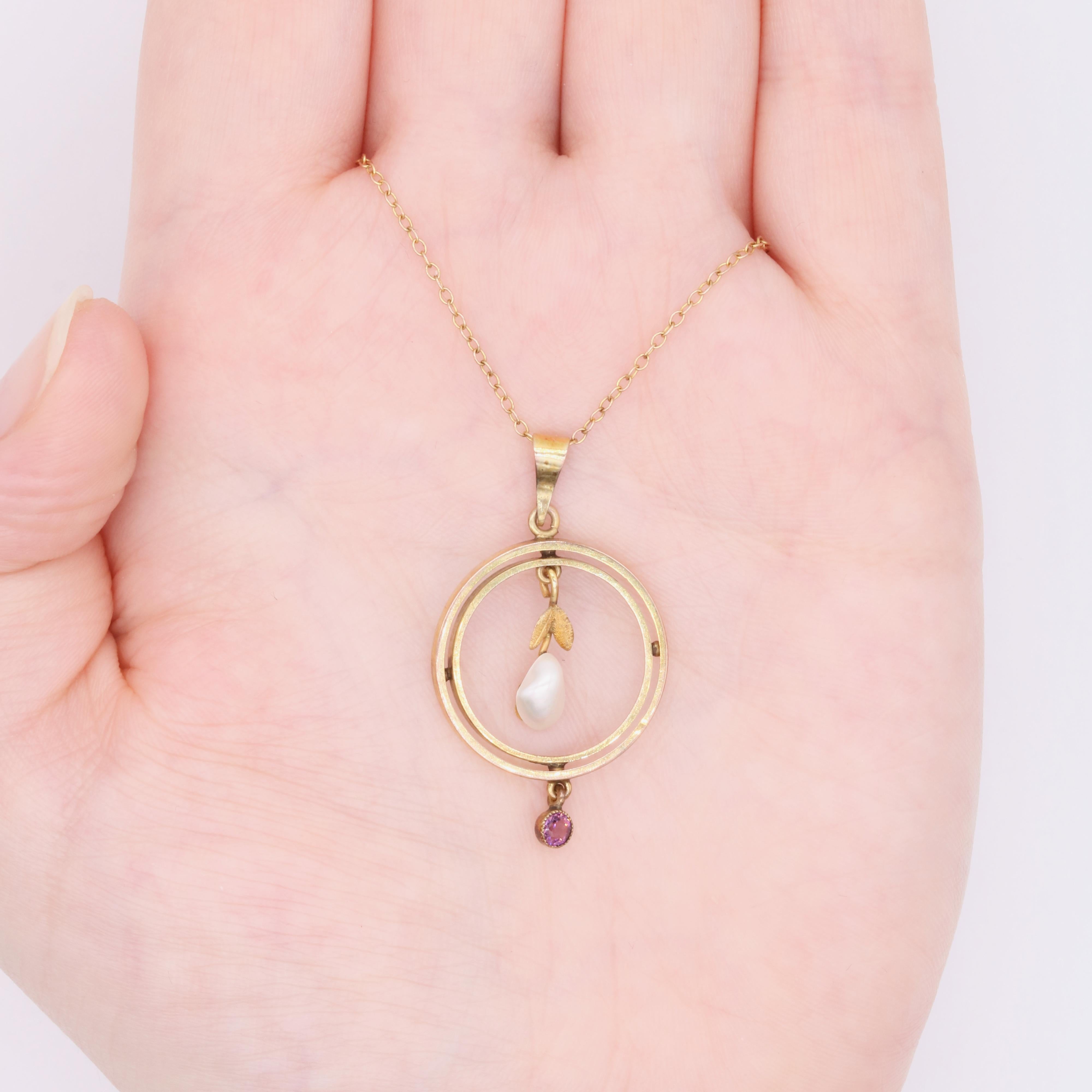 Pendentif édouardien ancien en or jaune 9 carats, perle baroque et améthyste en vente 4