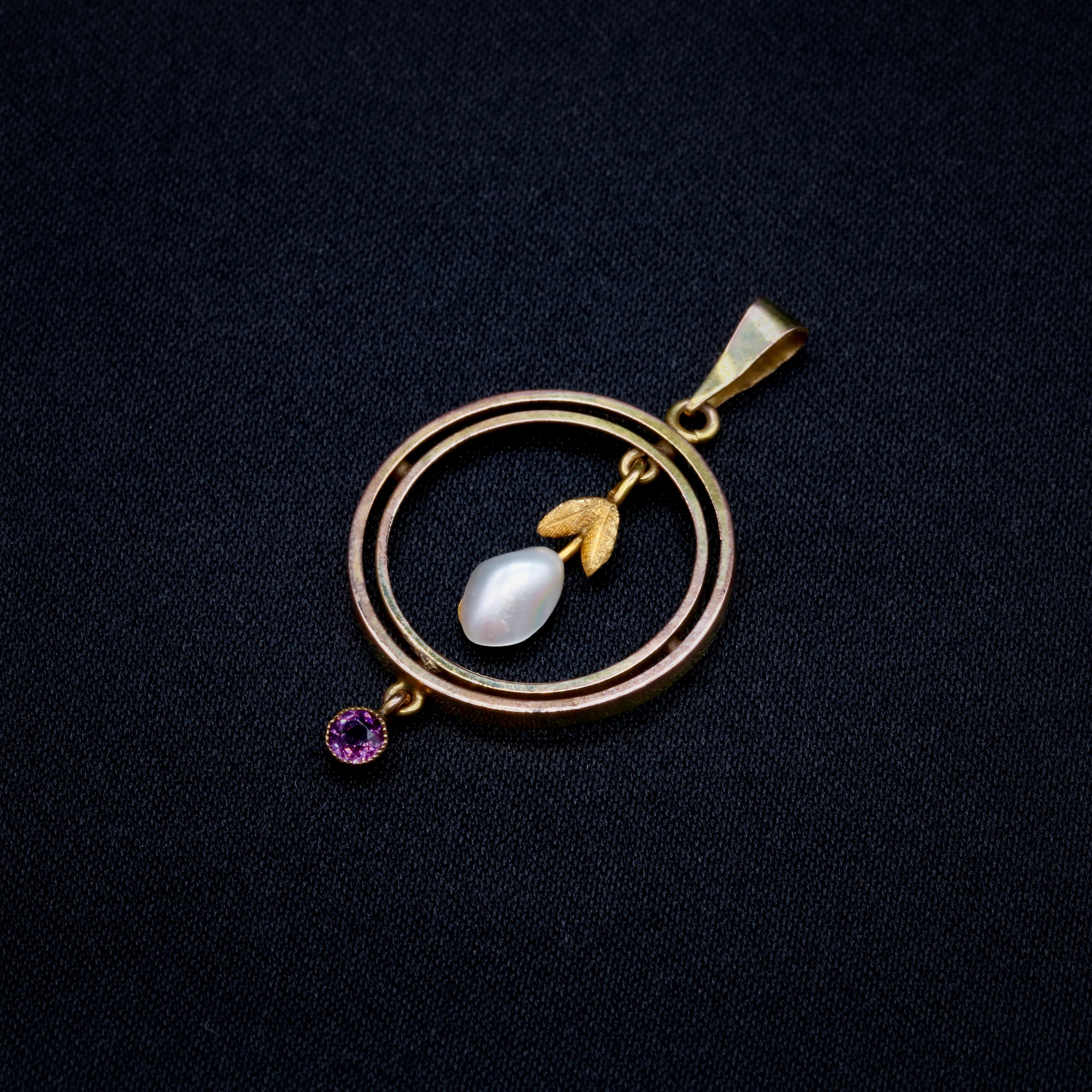Édouardien Pendentif édouardien ancien en or jaune 9 carats, perle baroque et améthyste en vente