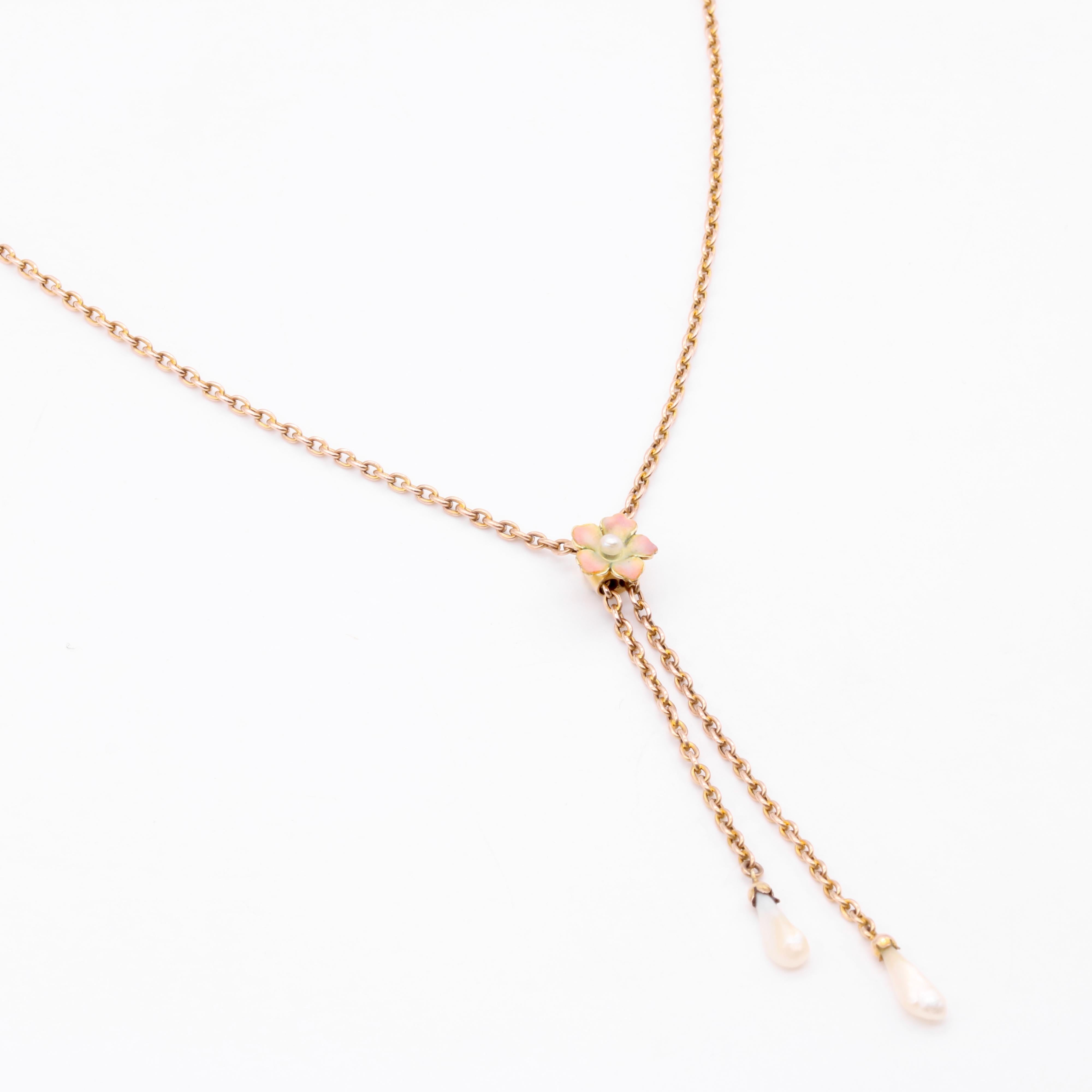 Collier édouardien ancien fleur en or jaune 9 carats, émail et perles Unisexe en vente