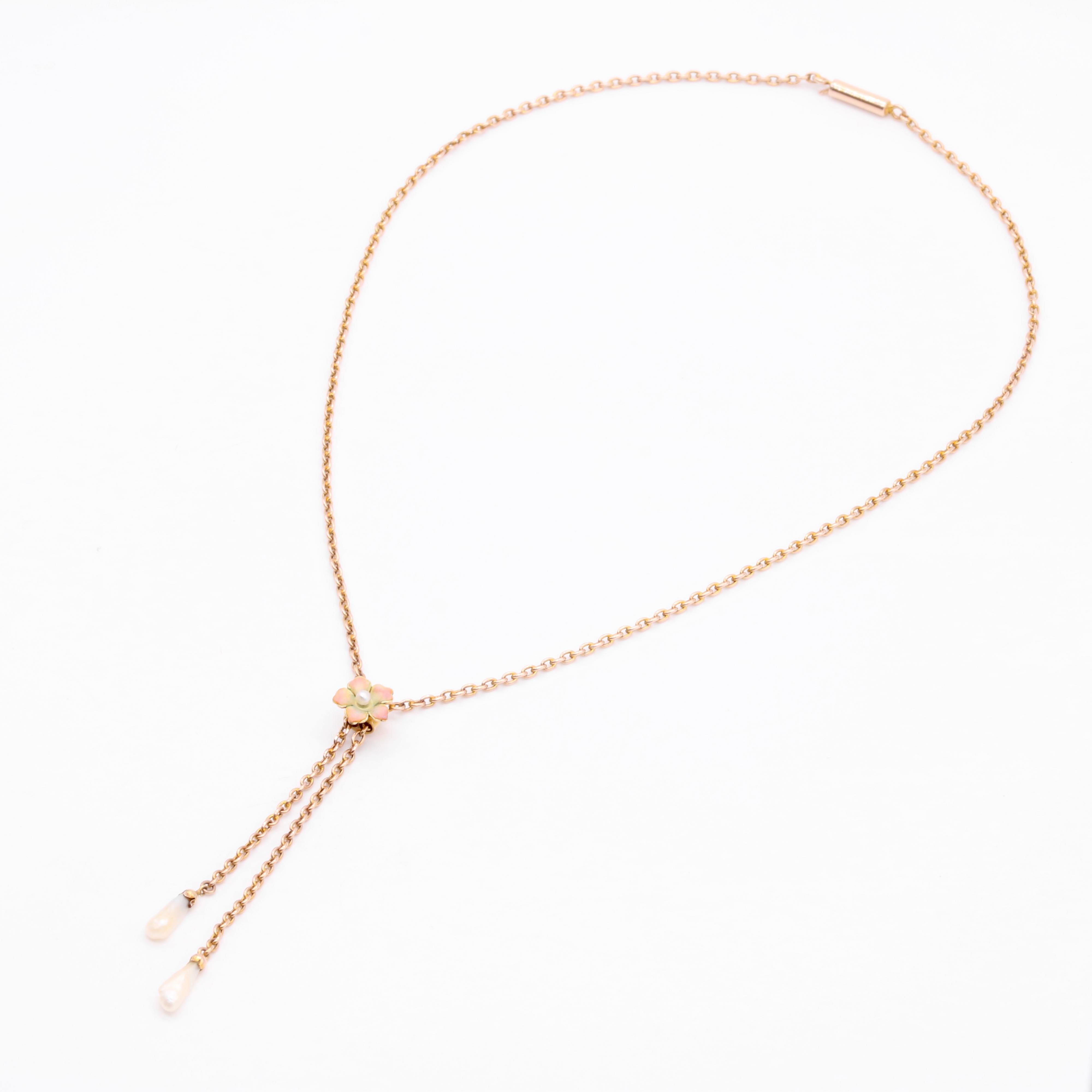 Collier édouardien ancien fleur en or jaune 9 carats, émail et perles en vente 1