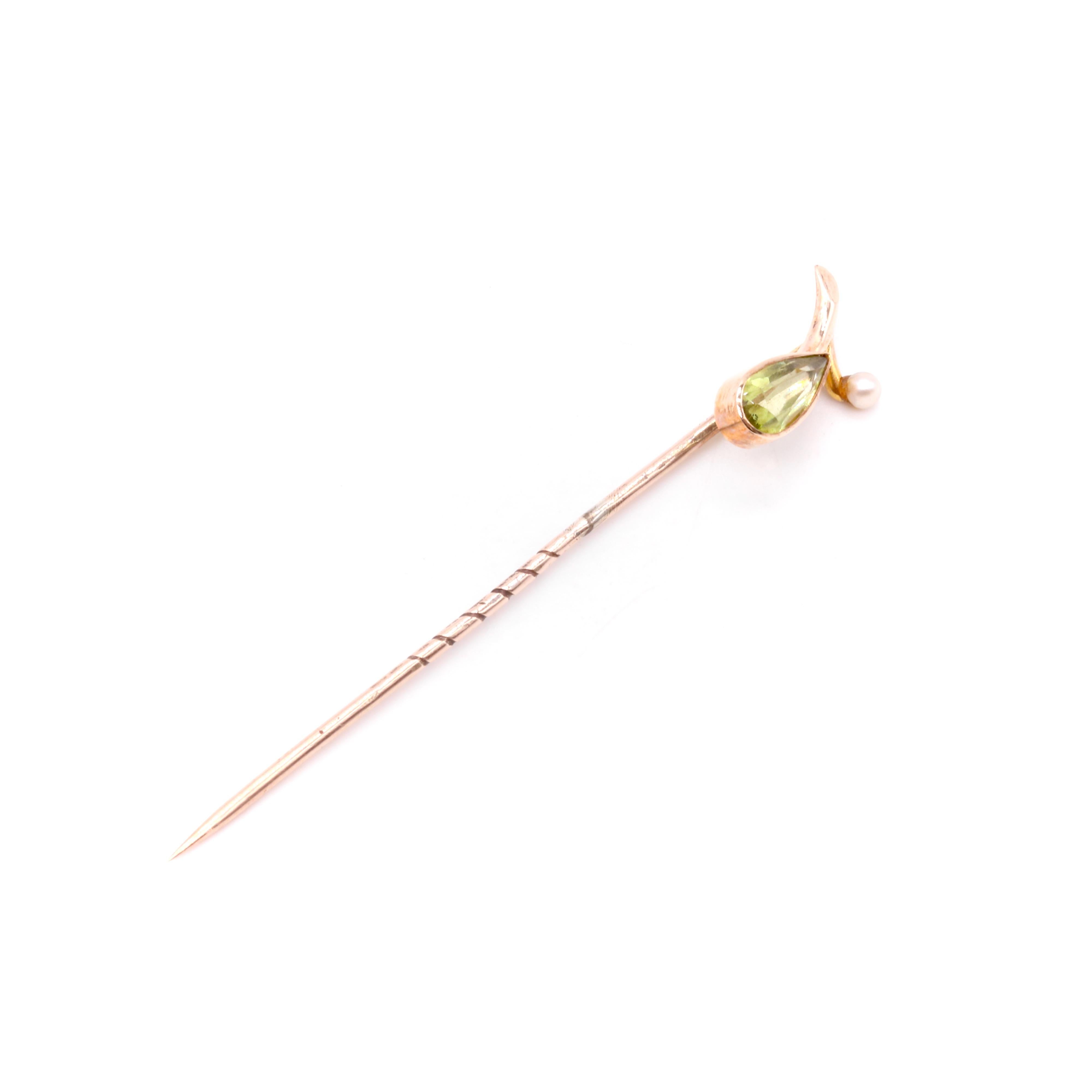 Women's or Men's Antique Edwardian 9K Yellow Gold Peridot and Pearl Pear Stick Pin For Sale