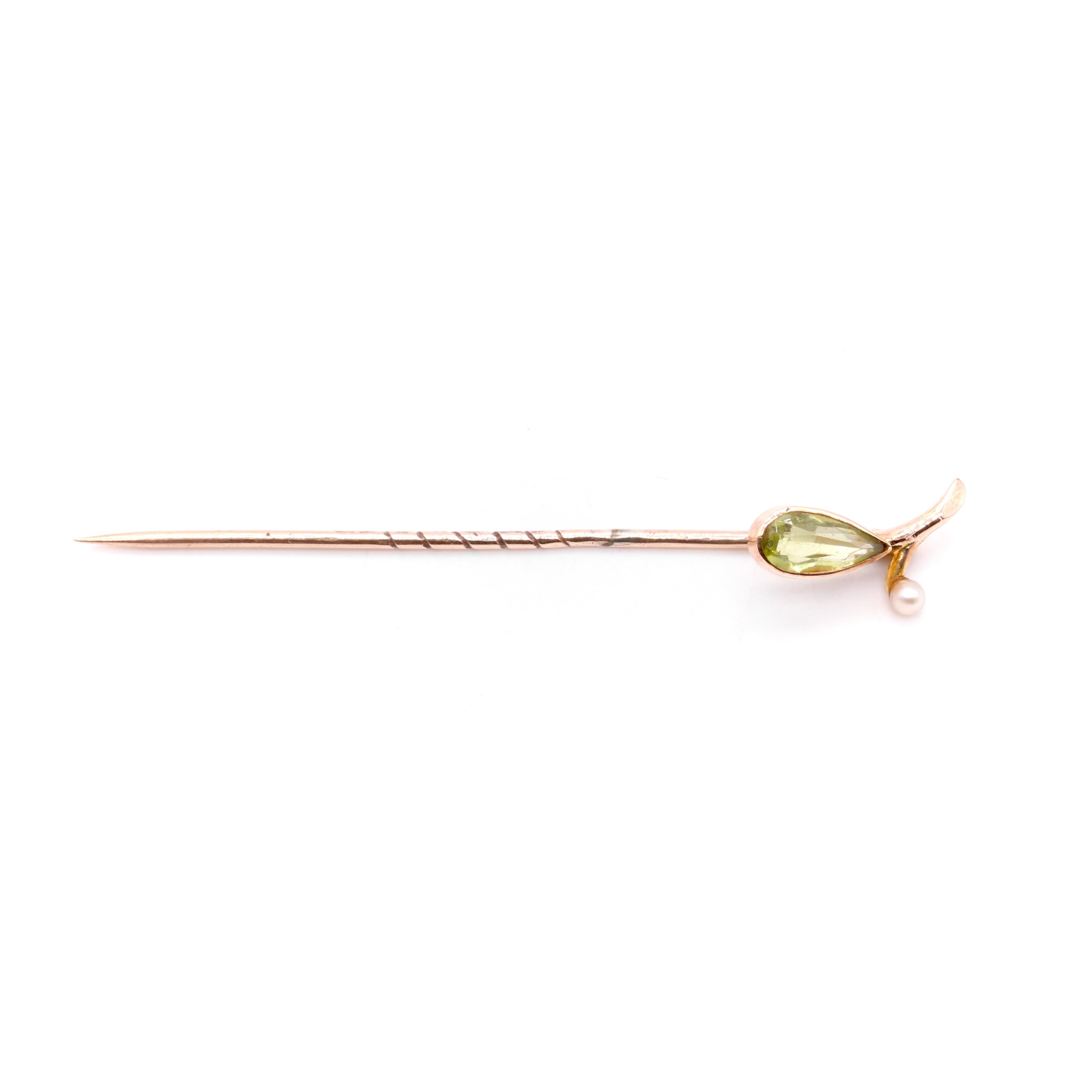Antique Edwardian 9K Yellow Gold Peridot and Pearl Pear Stick Pin For Sale 1