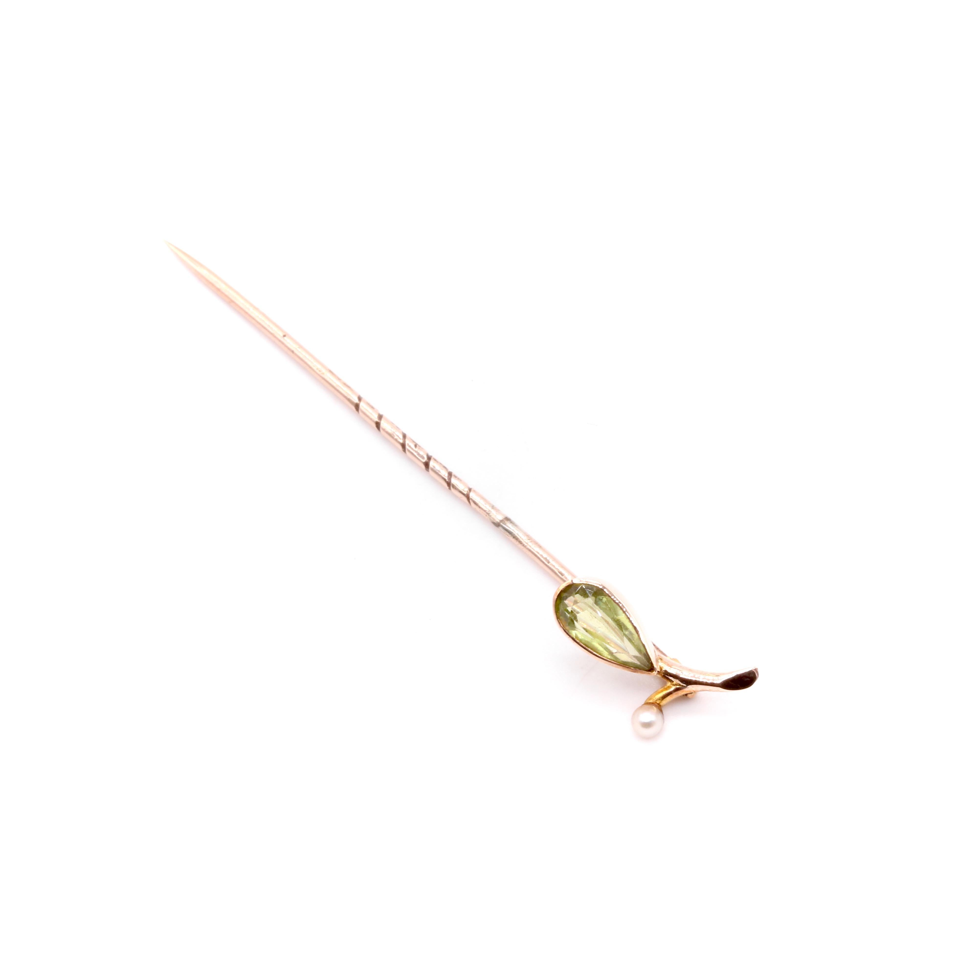 Antique Edwardian 9K Yellow Gold Peridot and Pearl Pear Stick Pin For Sale 2