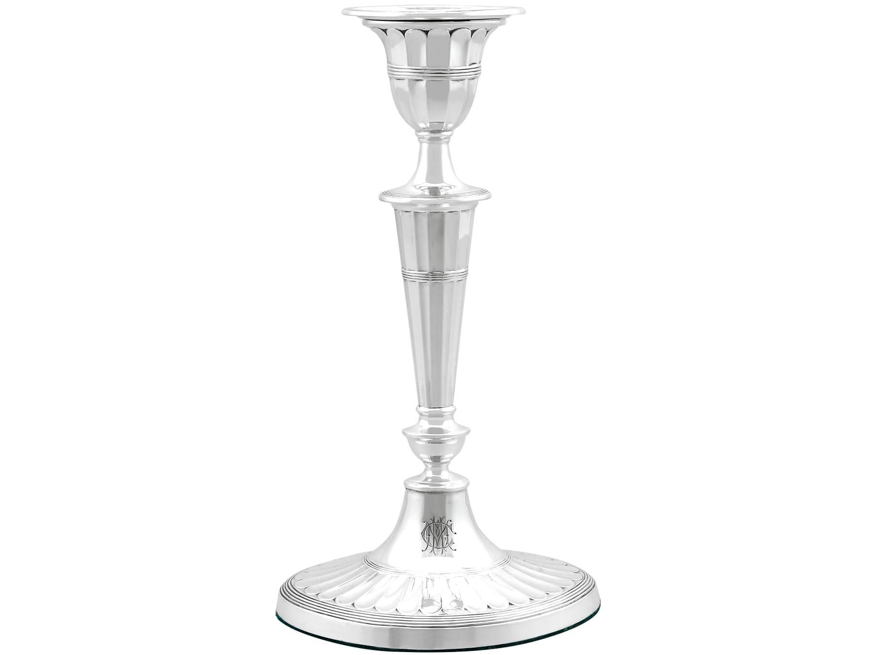Stile Adam Antico candeliere in argento sterling in stile Adams di epoca edoardiana in vendita
