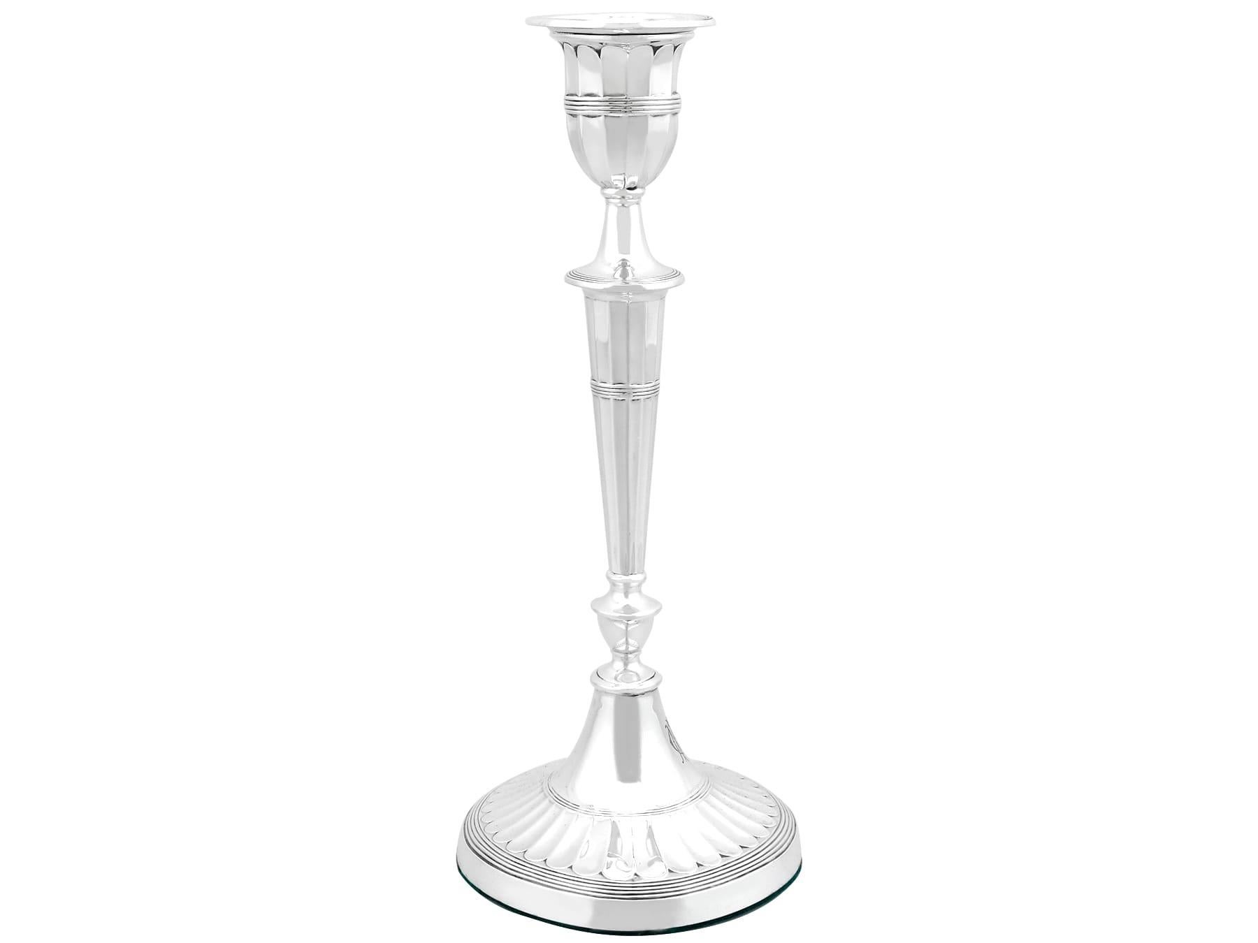 Inglese Antico candeliere in argento sterling in stile Adams di epoca edoardiana in vendita