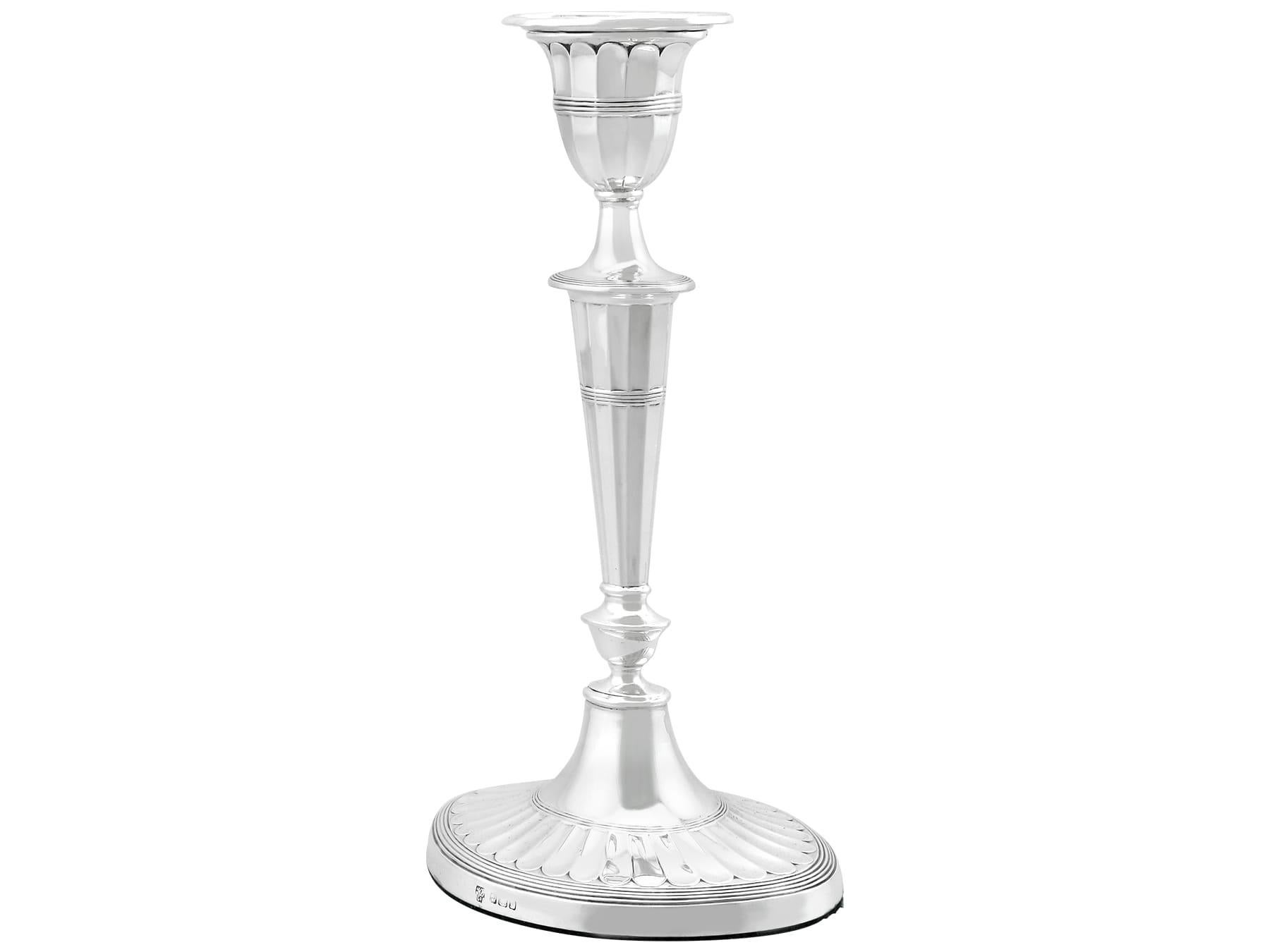 Antico candeliere in argento sterling in stile Adams di epoca edoardiana In condizioni ottime in vendita a Jesmond, Newcastle Upon Tyne