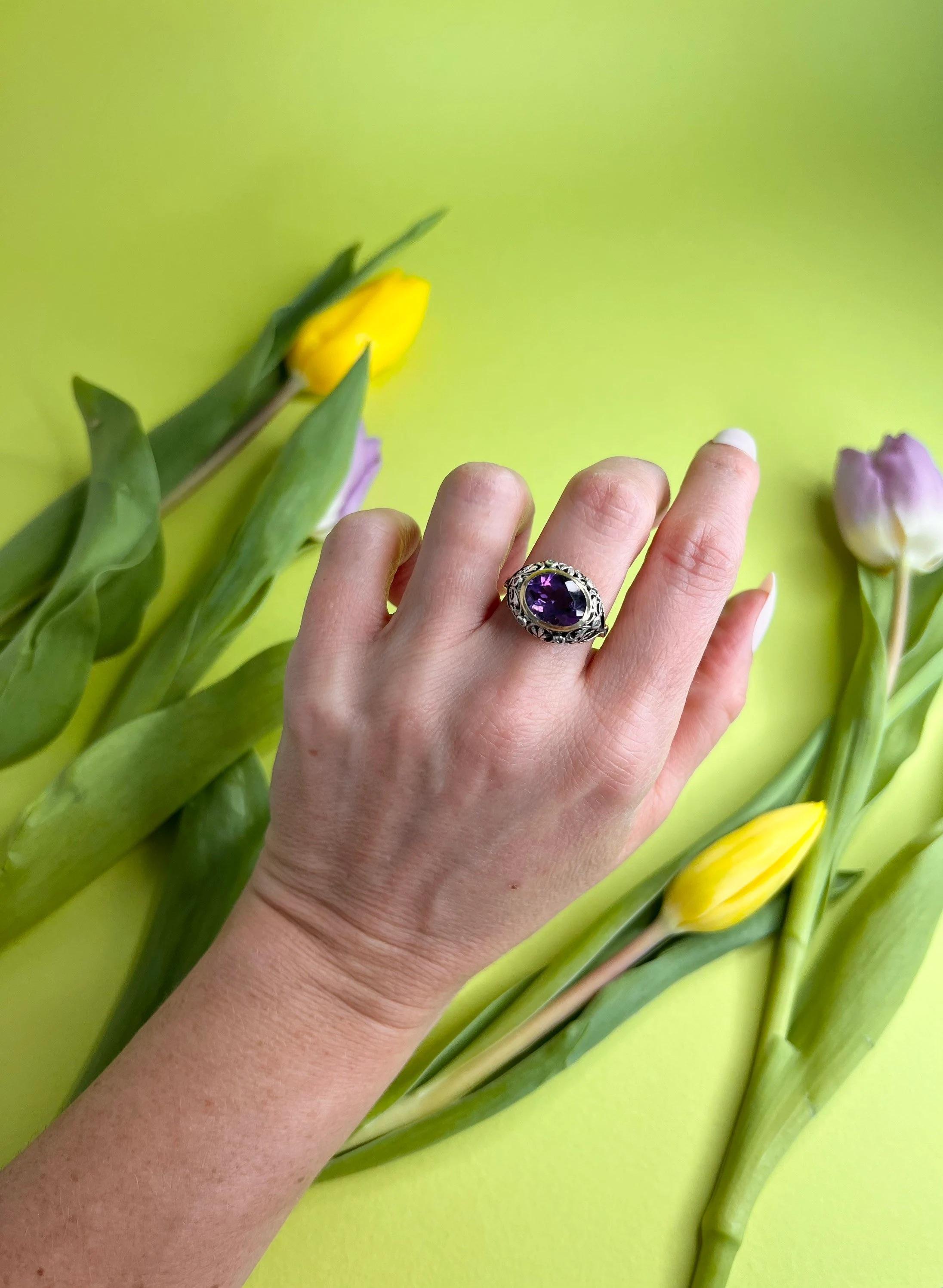 Antique Edwardian Amethyst and Diamond Yellow & White Gold Ring In Good Condition For Sale In Brighton, GB