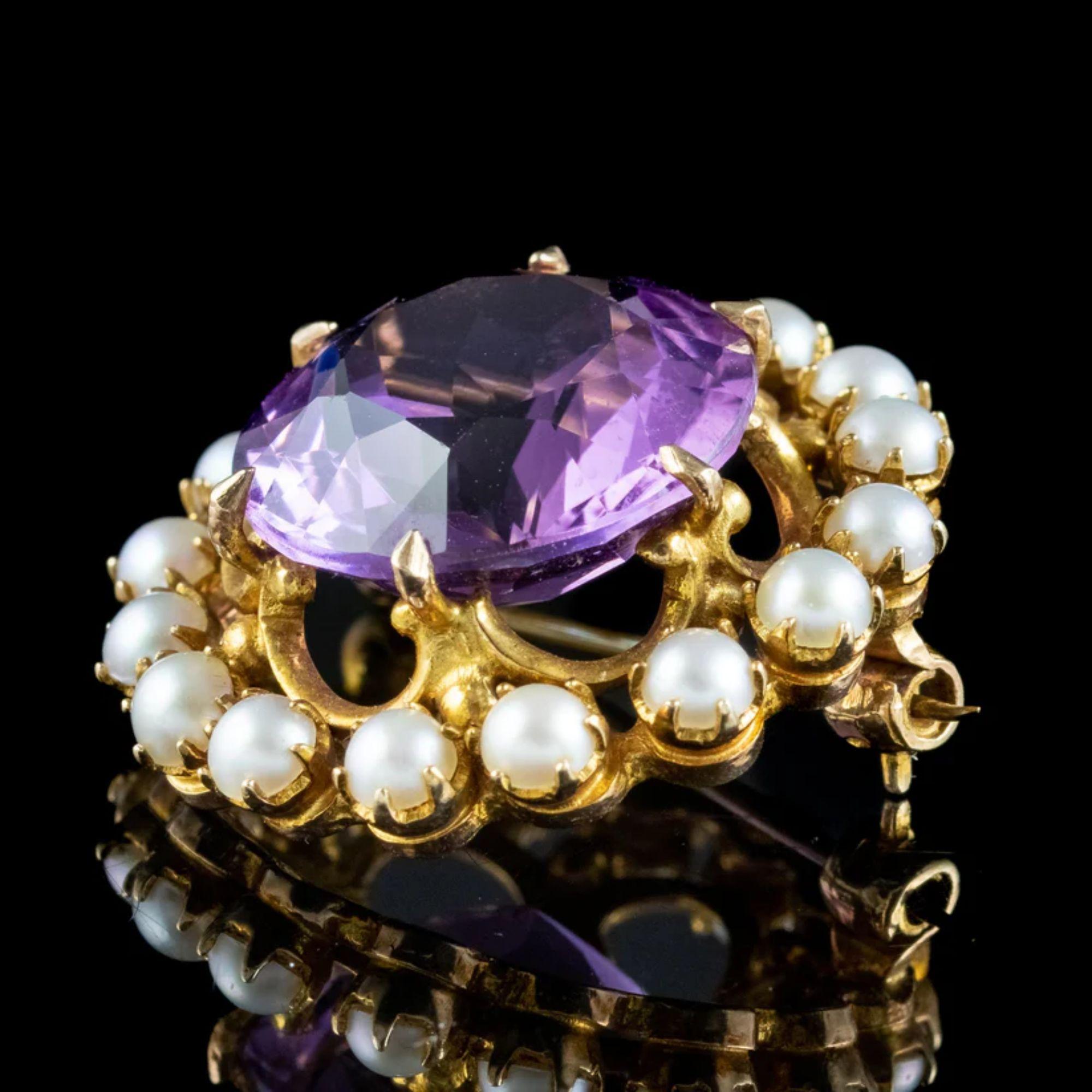 Antique Edwardian Amethyst Pearl Brooch in 9ct Gold 20ct Amethyst, circa 1910 In Good Condition For Sale In Kendal, GB
