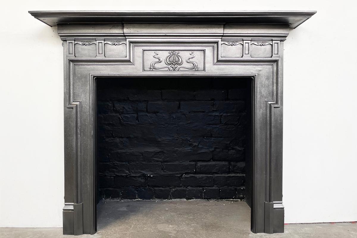 Antique Edwardian Art Nouveau Cast Iron Fireplace Surround In Good Condition In Manchester, GB