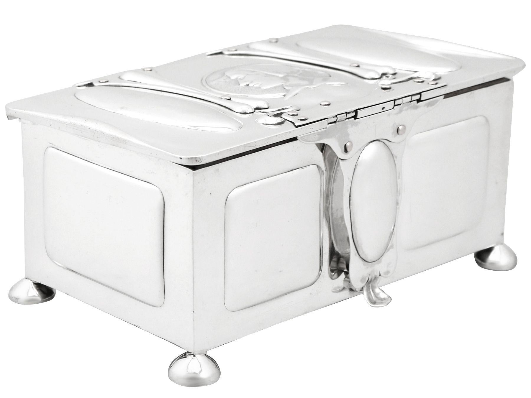 Antique Edwardian Art Nouveau Style Sterling Silver Jewelry Casket In Excellent Condition For Sale In Jesmond, Newcastle Upon Tyne