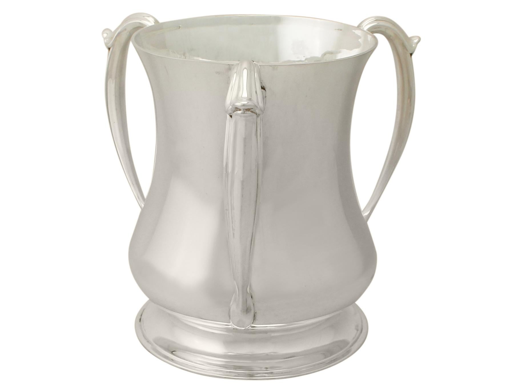 An exceptional, fine and impressive antique Edwardian English sterling silver presentation/champagne cup in the tyg and Art Nouveau style, an addition to our ornamental silverware collection.

This exceptional antique sterling silver trophy cup