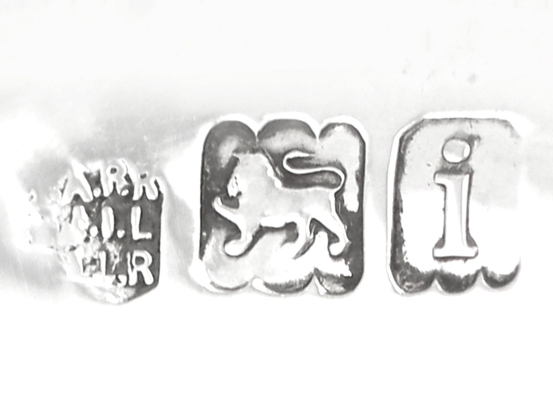 Tetera eduardiana de plata de ley estilo Arts & Crafts Reid & Sons Plata esterlina en venta