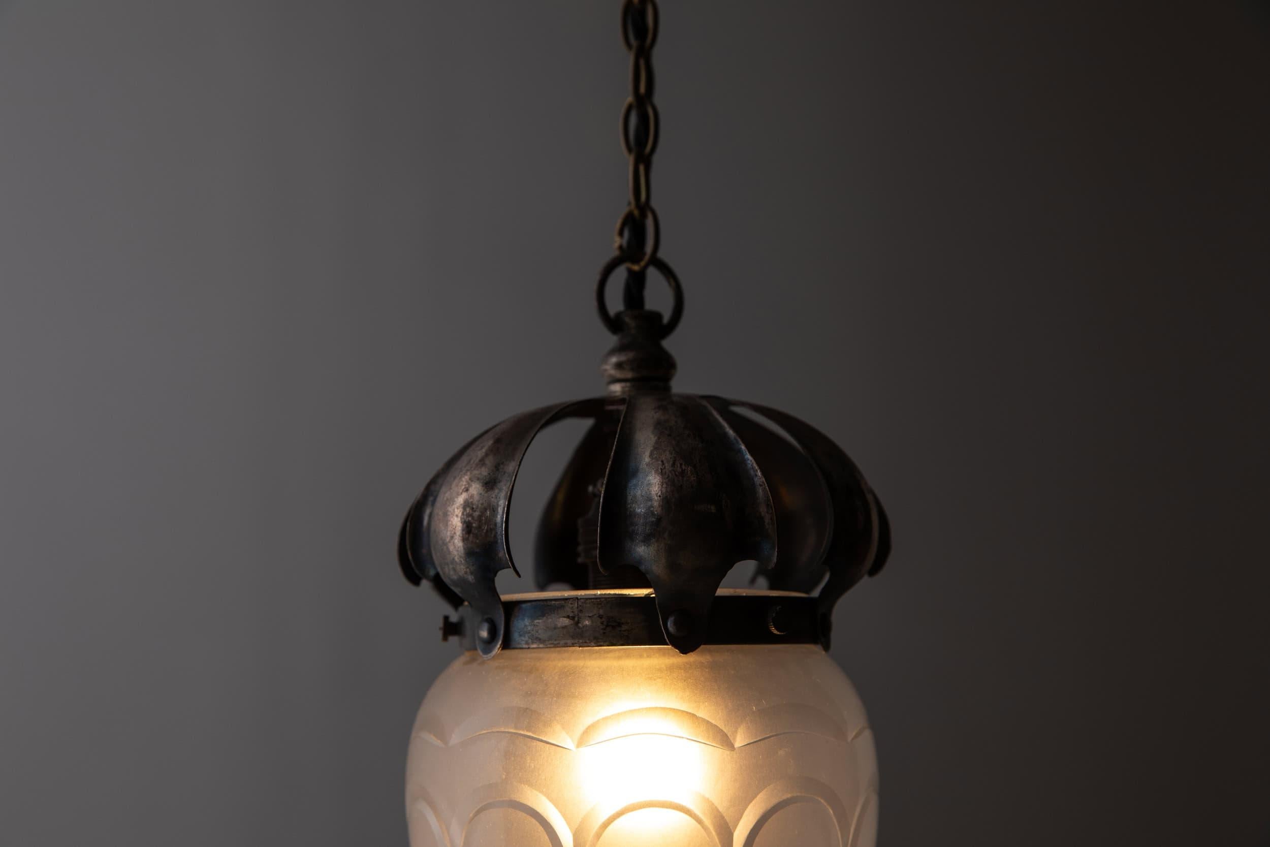 Laiton Lampe pendante en verre taillé, A.I.C., ancienne, Edwardian Arts & Crafts, C.1900 en vente